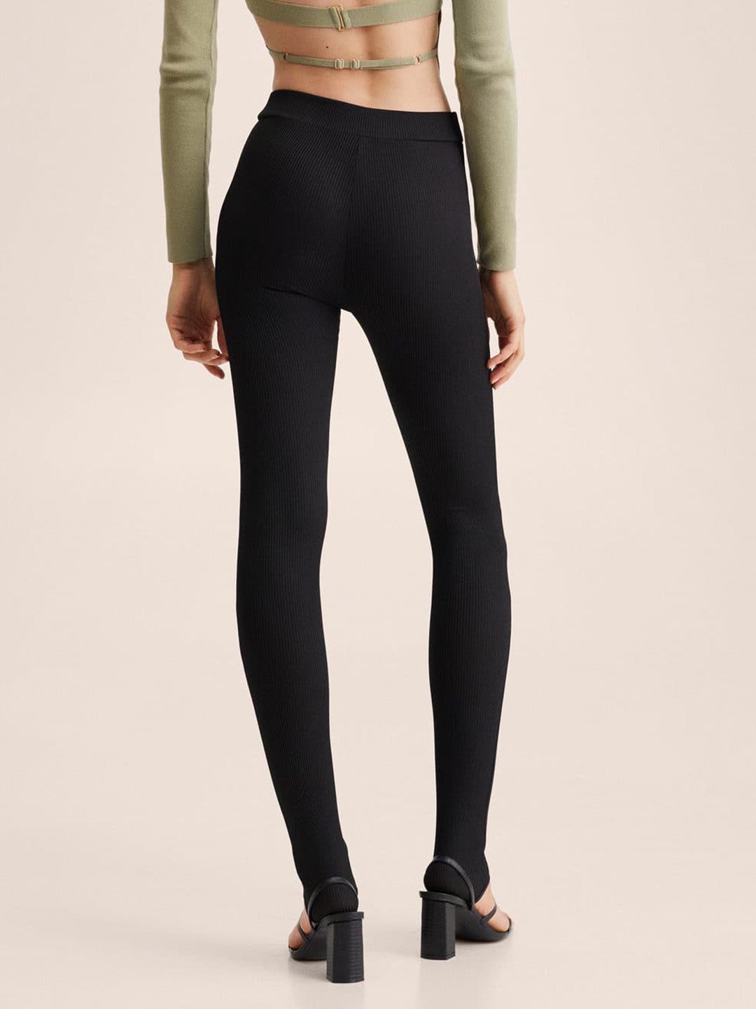 Black Solid Ankle Length Leggings