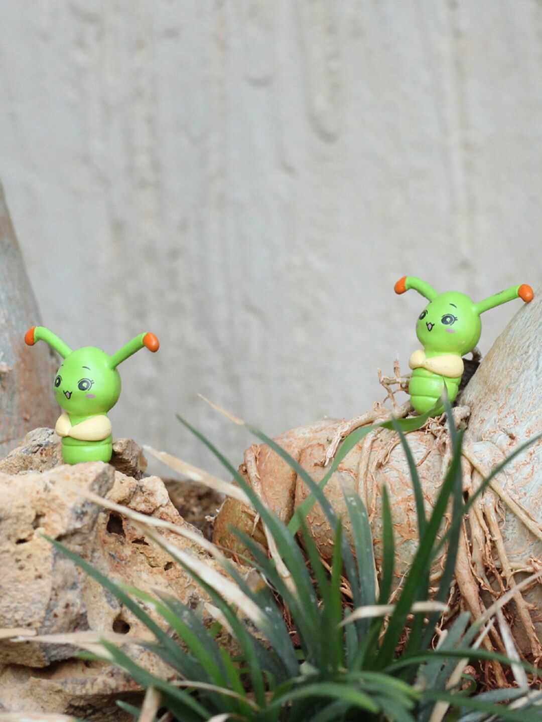 TAYHAA Set of 10 Green Flying Bee Garden Toy Showpiece Price in India