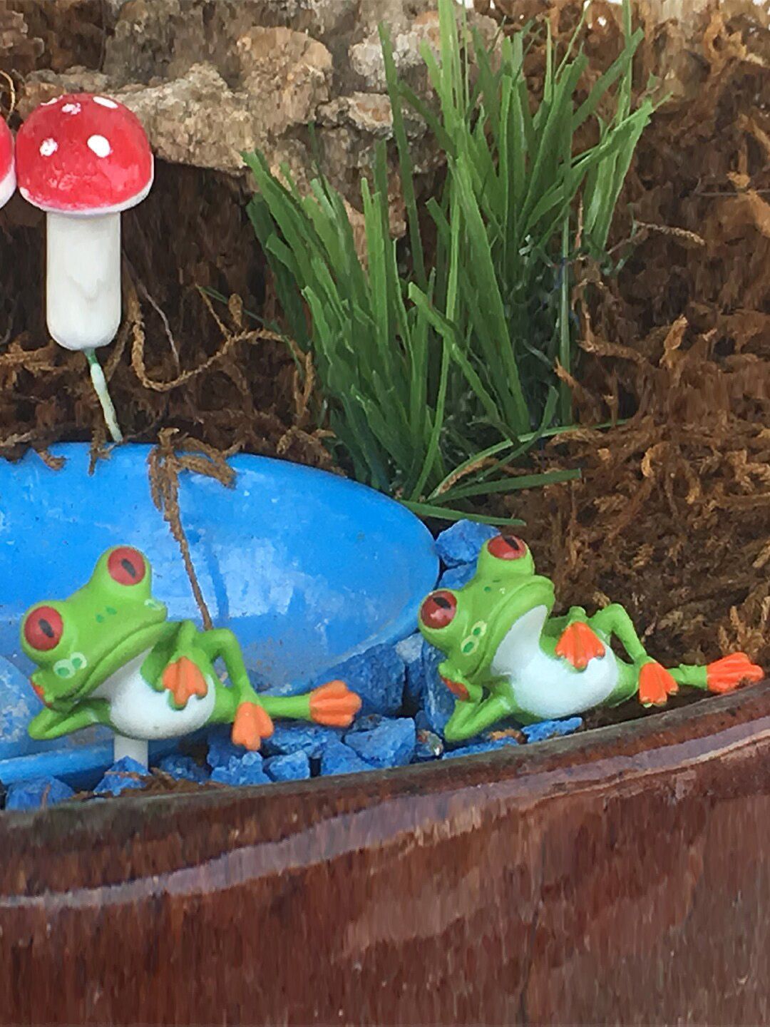 TAYHAA Green Set of 10 Frog Garden Toy Showpiece Price in India