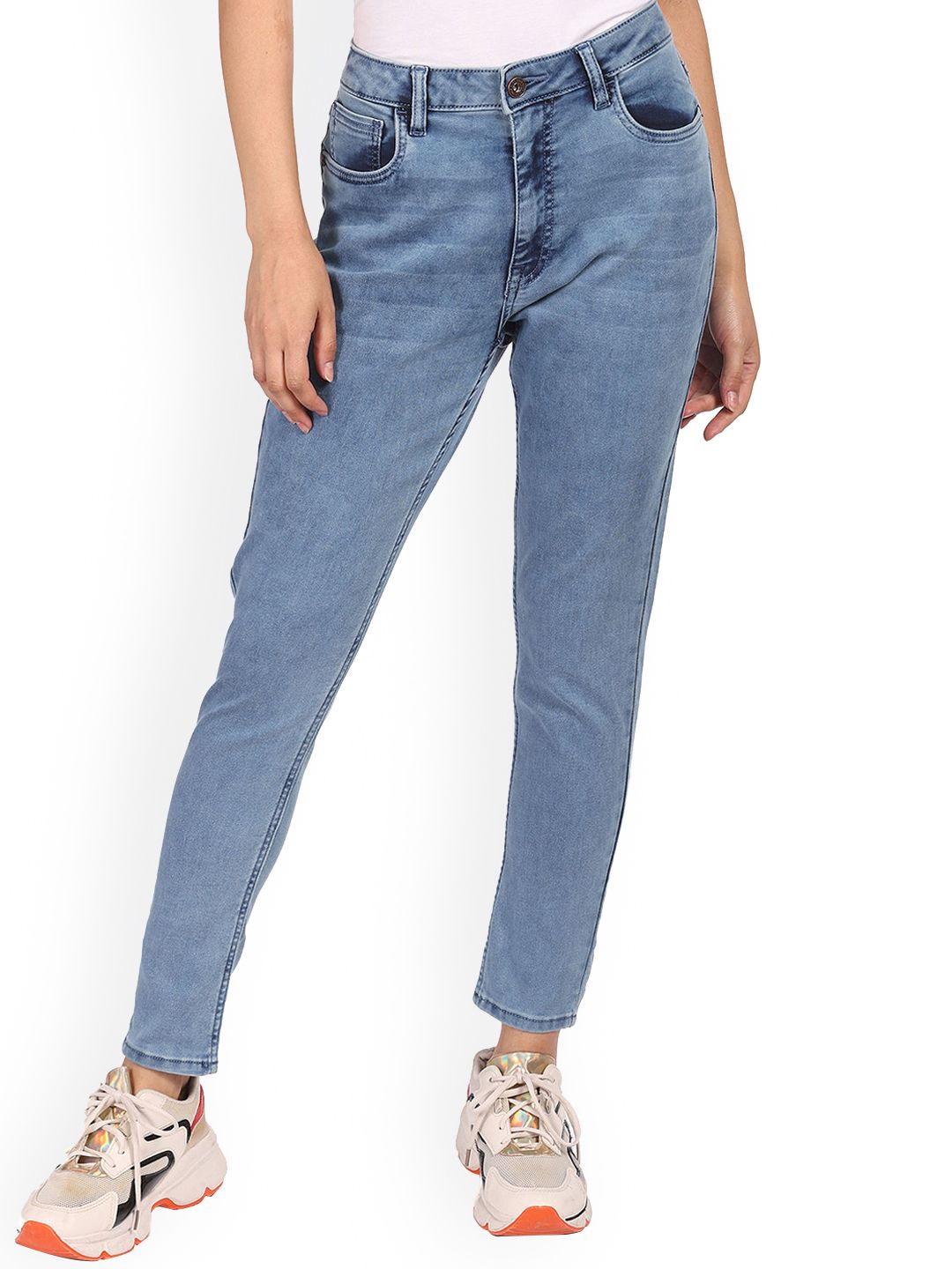 Sugr Women Blue Light Fade Jeans Price in India