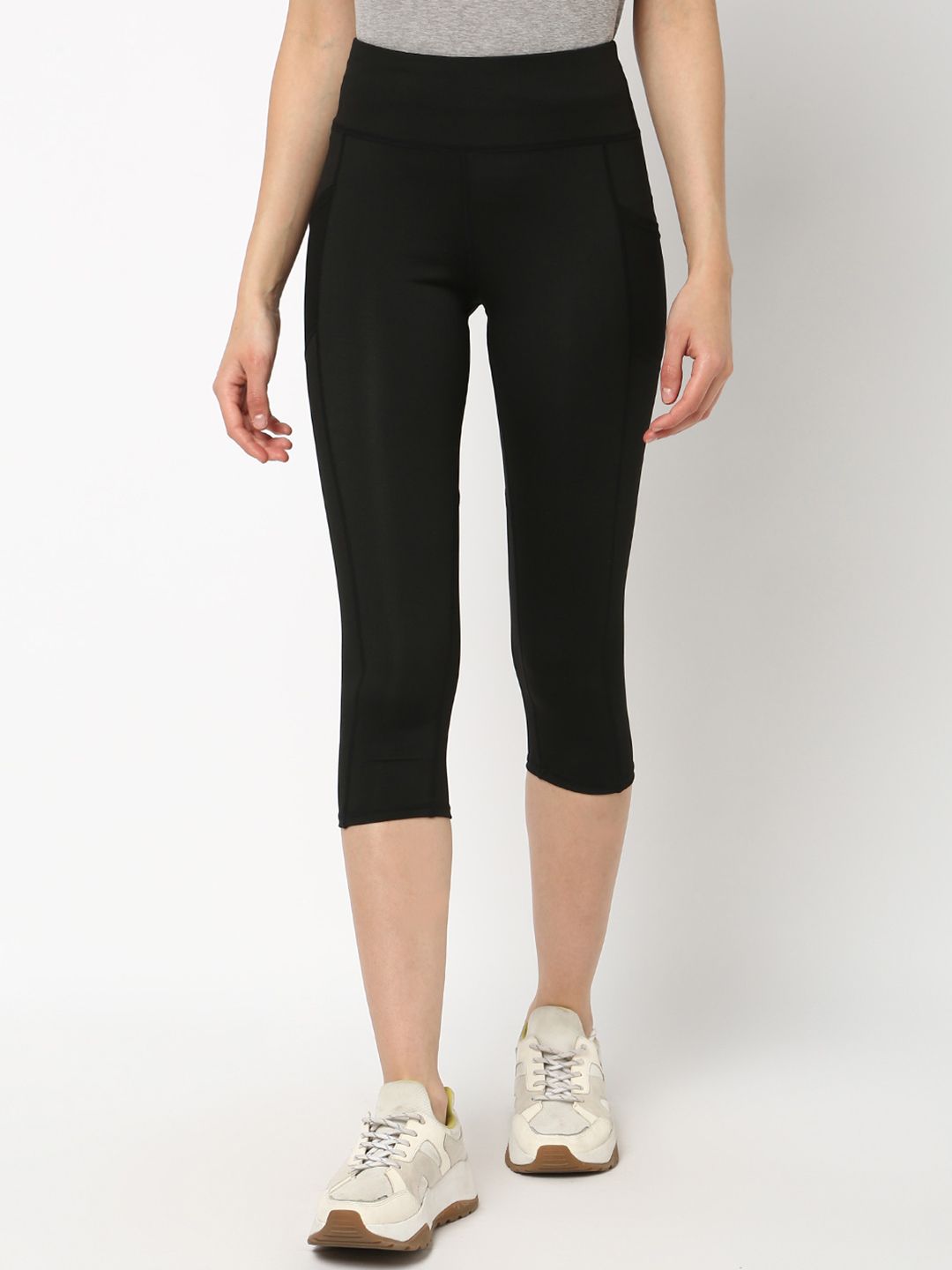 JerfSports Women Black Solid Crop Tights Price in India