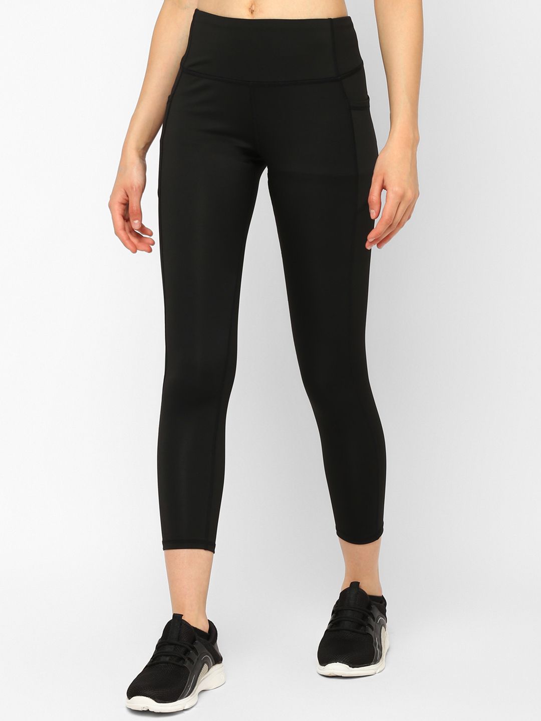 JerfSports Women Black Solid Crop Tights Price in India