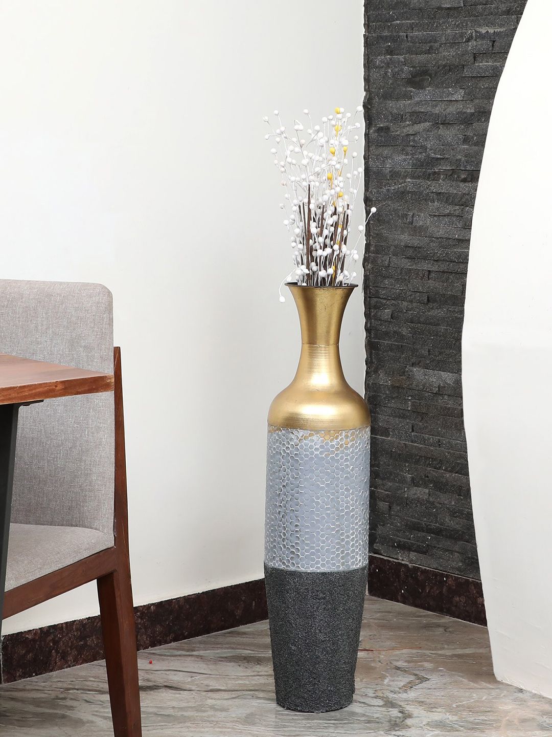 vedas Metallic-Toned & Blue Textured Vases Price in India