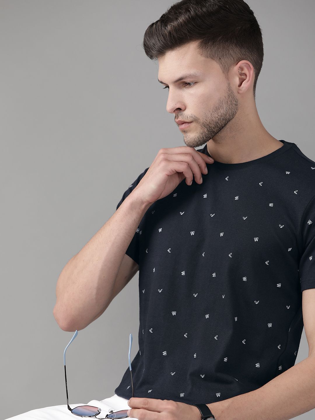 Roadster Men Navy Blue Geometric Printed Pure Cotton T-shirt