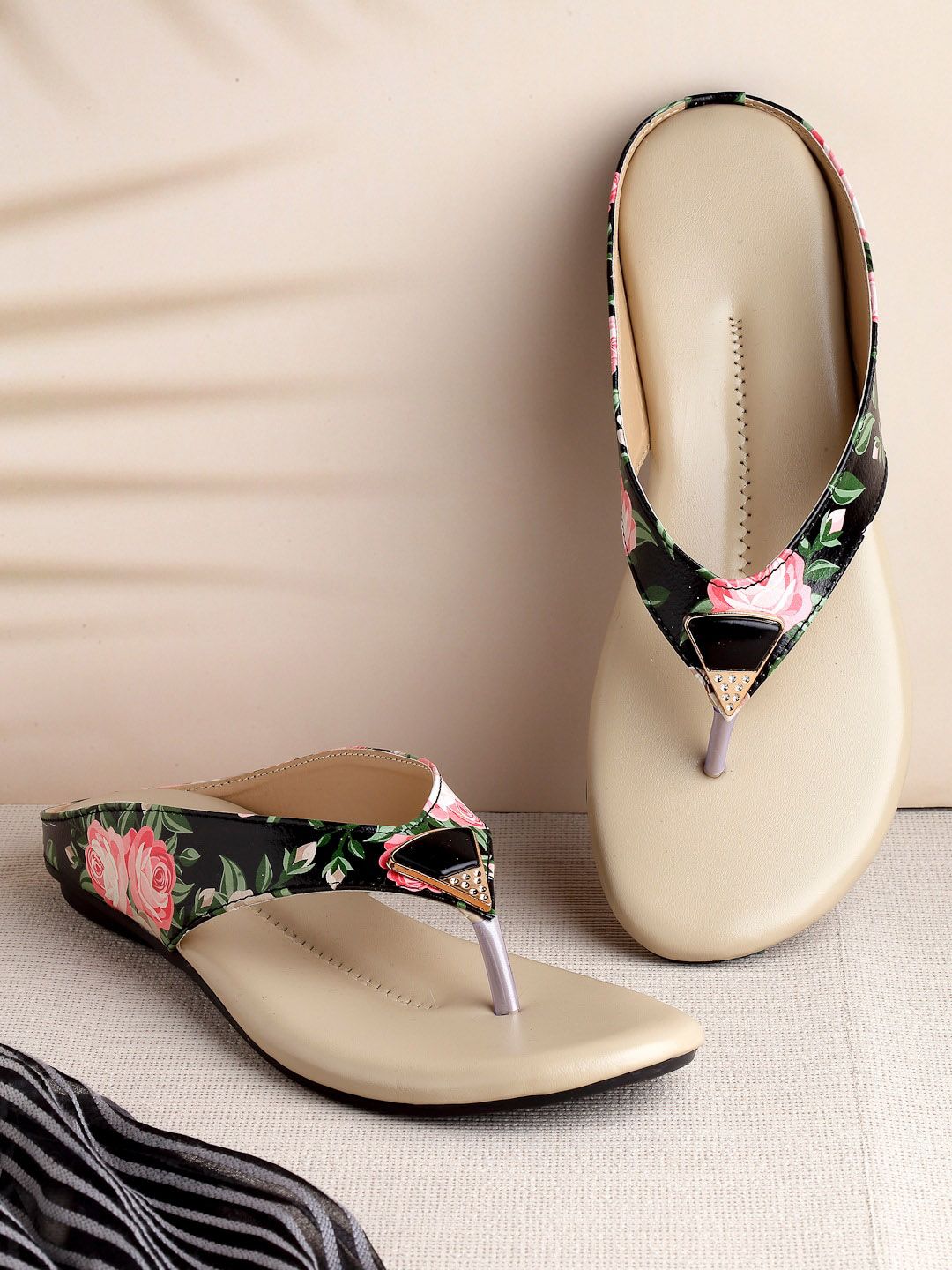 DEAS Women Black Floral Printed Open Toe Flats Price in India