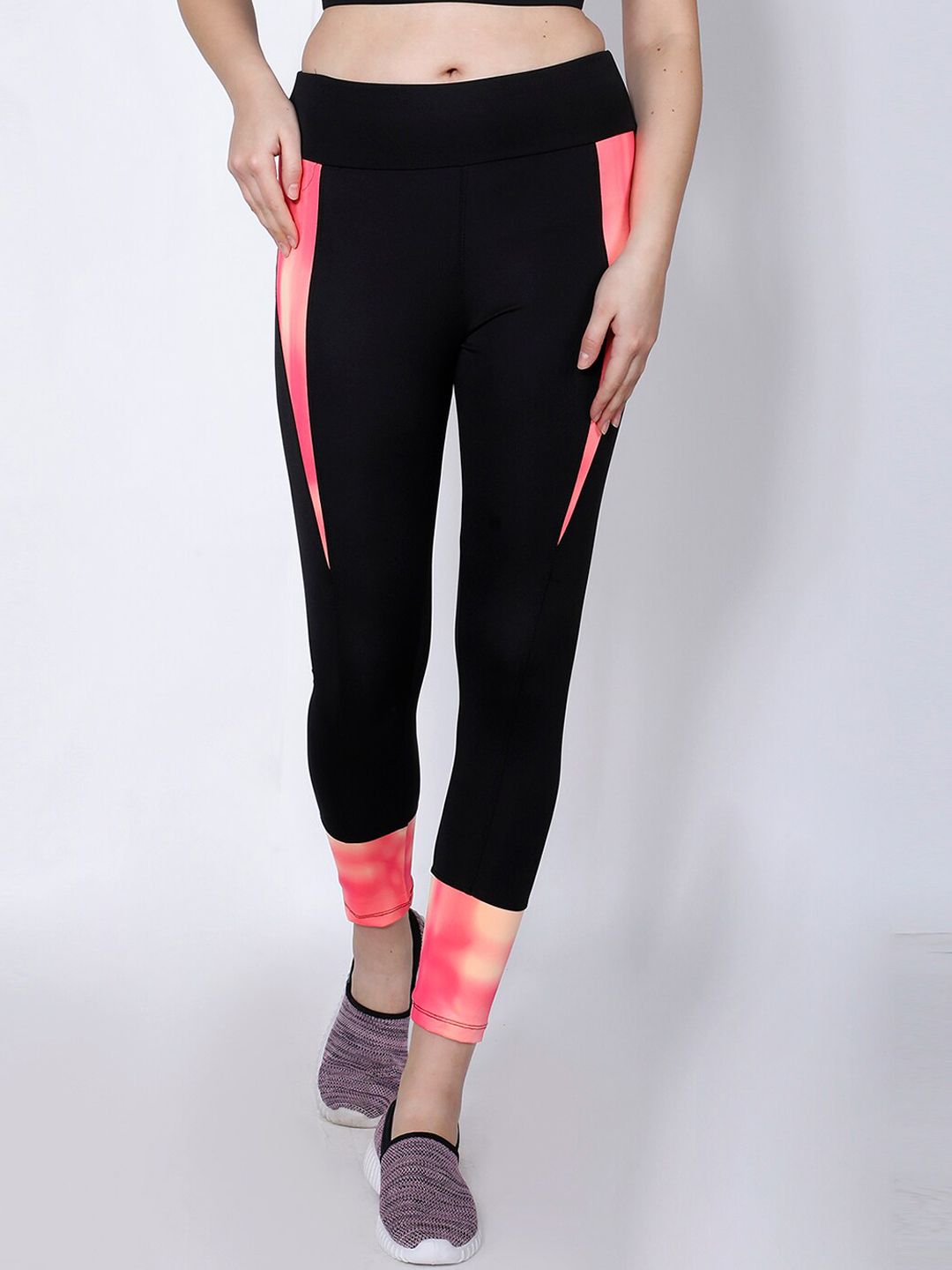 Yogue Activewear Women Black & Pink Colourblocked Rapid-Dry Tights Price in India