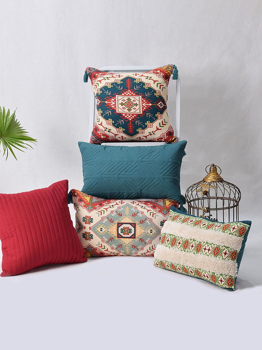 BLANC9 Green & Red Set of 5 Rectangle Cotton Cushion Covers Price in India