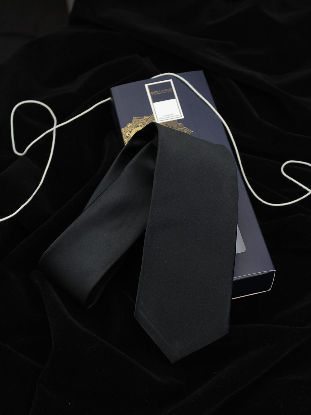 PELUCHE Men Black Solid Broad Tie
