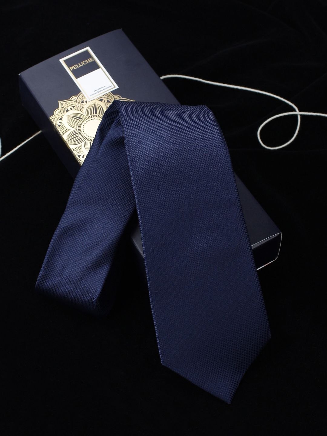 PELUCHE Men Blue Solid Broad Tie