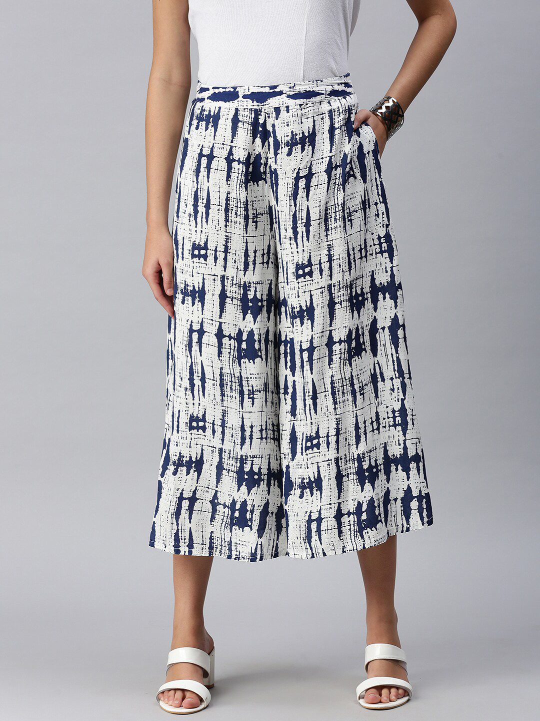 De Moza Women Blue & White Abstract Printed Loose Fit Cropped Culottes Trousers Price in India