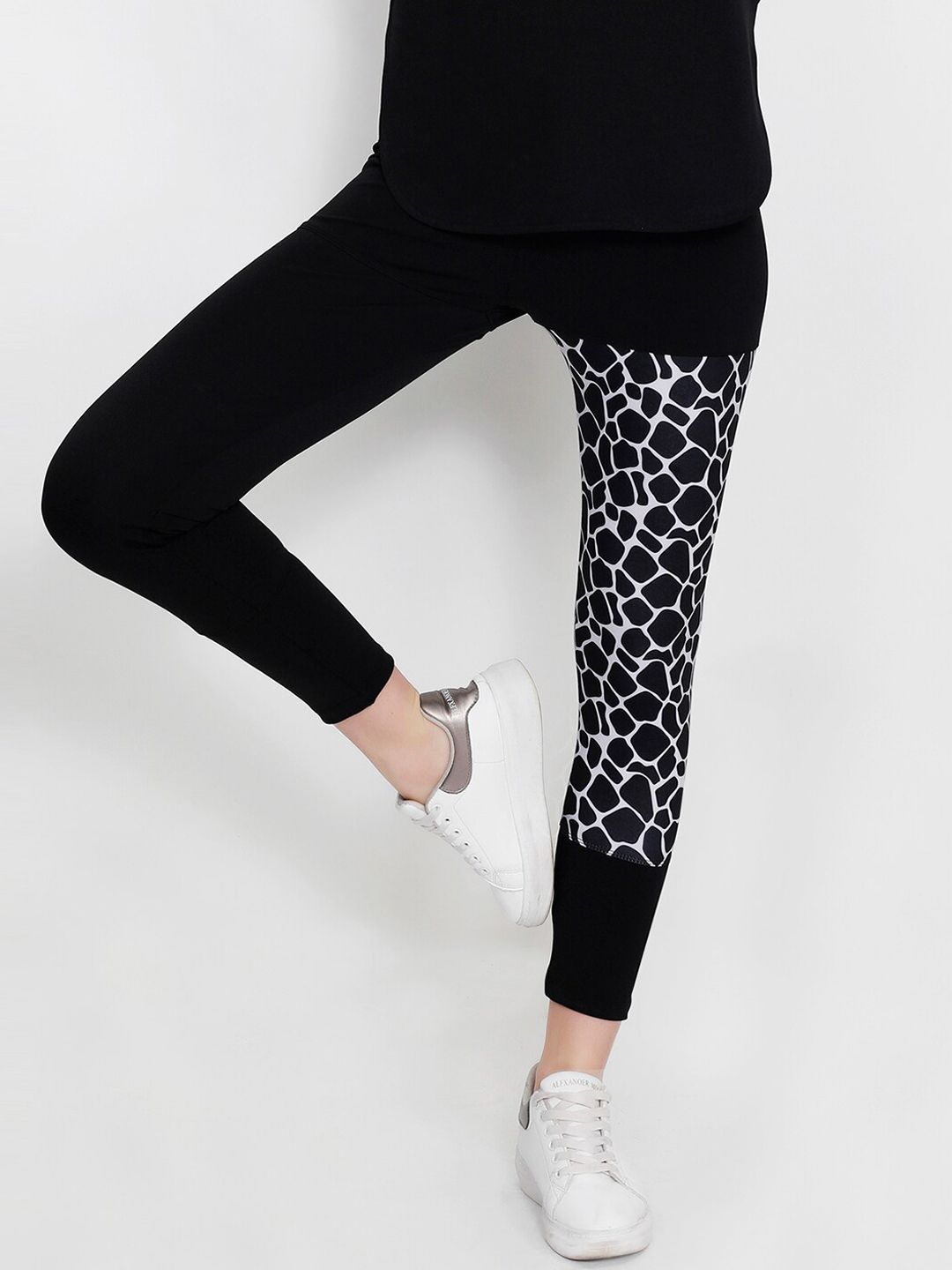 Yogue Activewear Women Black & White Printed Ankle-Length Tights Price in India