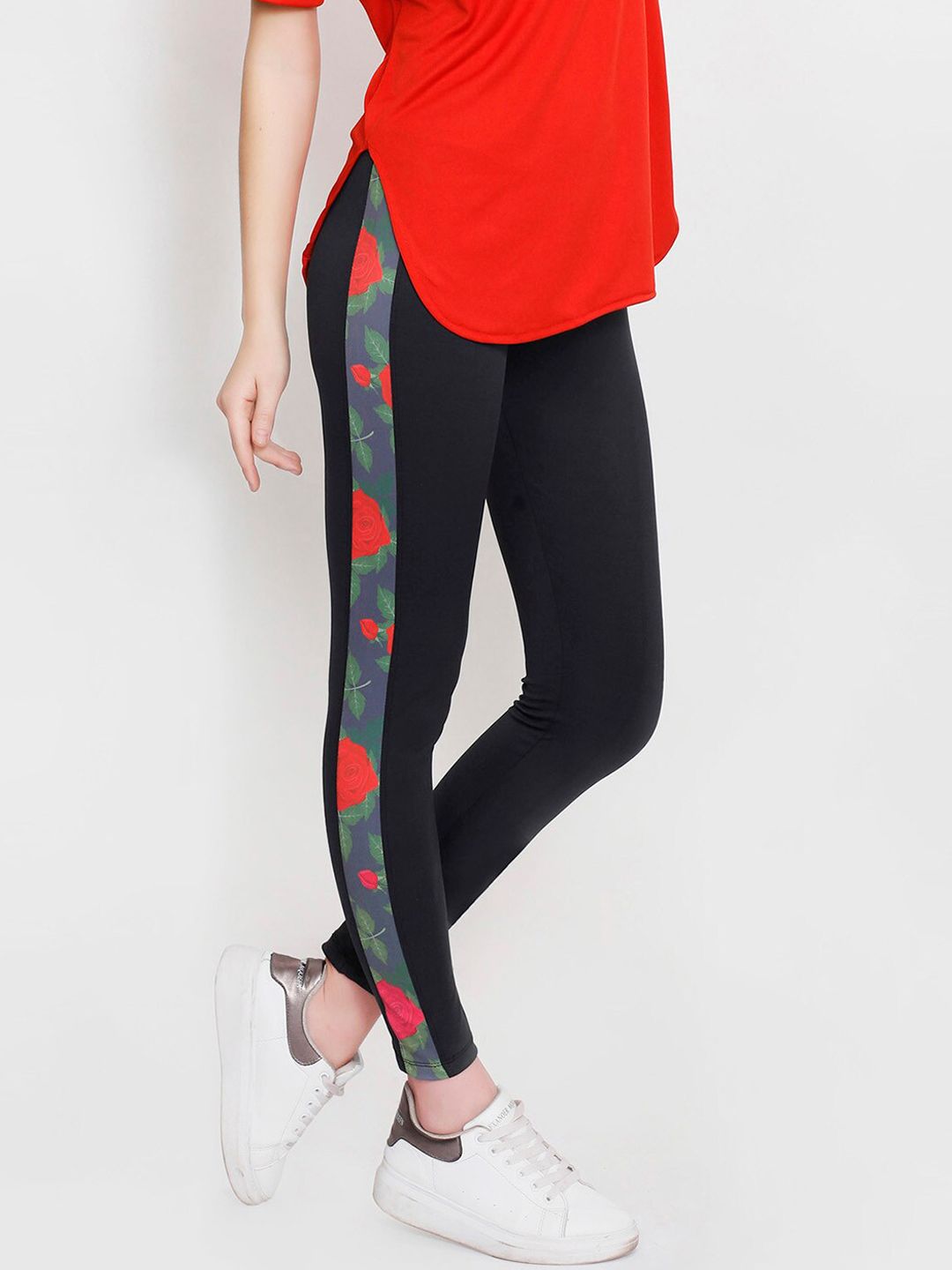 Yogue Activewear Women Black & Red Printed Tights Price in India