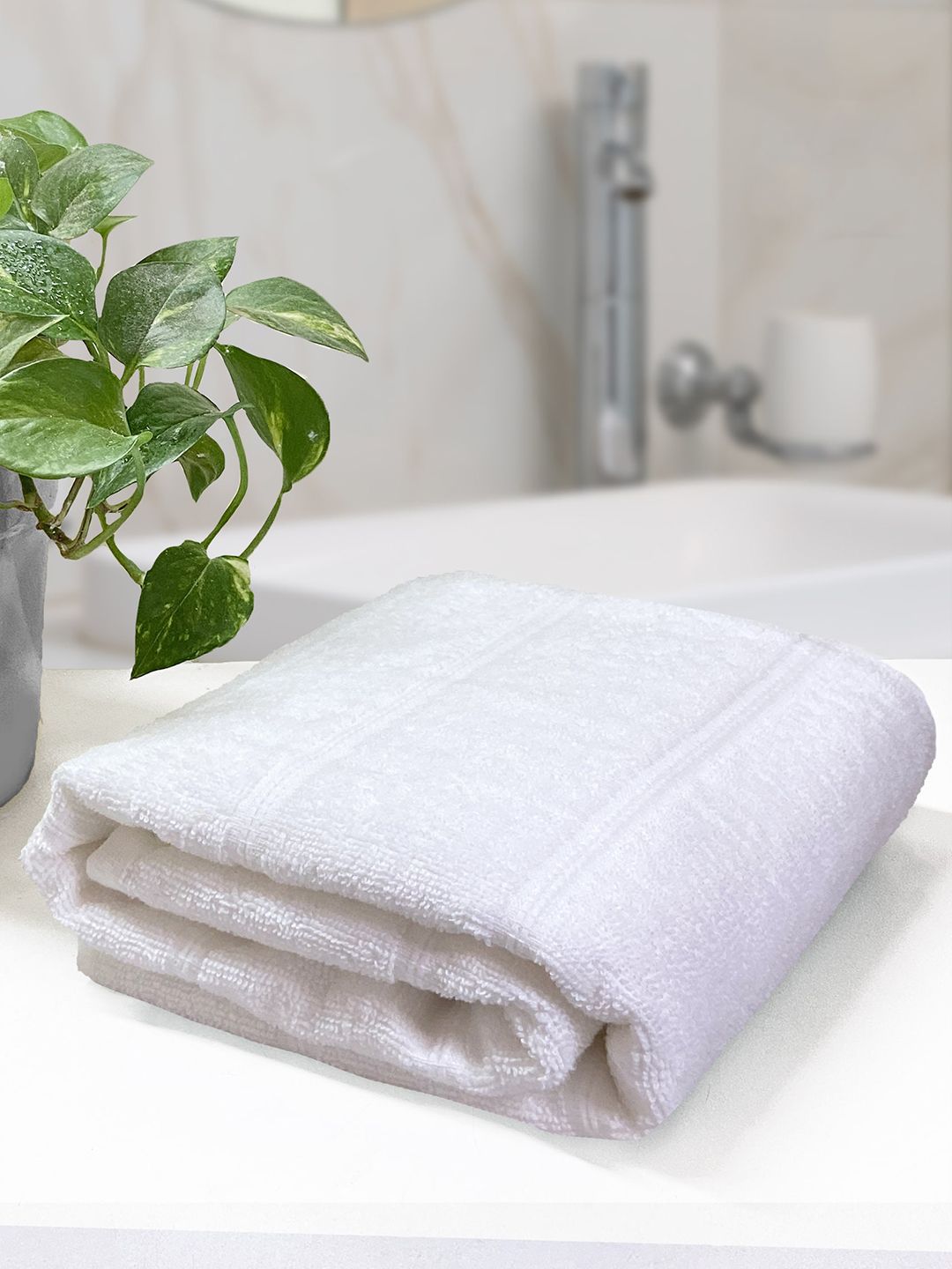 Heelium White Solid 250GSM Bamboo Bath Towel Price in India