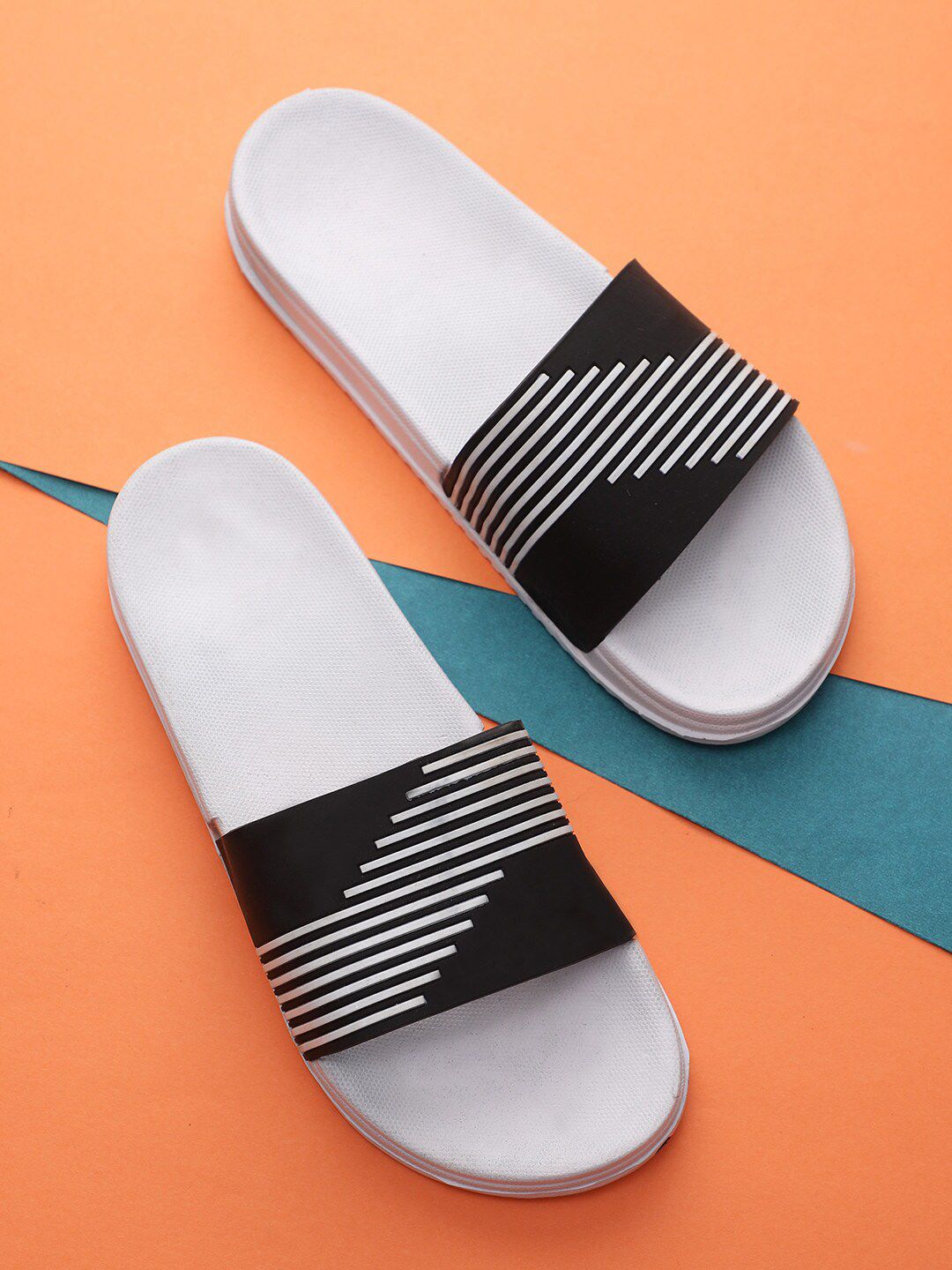 Pampy Angel Men White & Black Printed Rubber Sliders