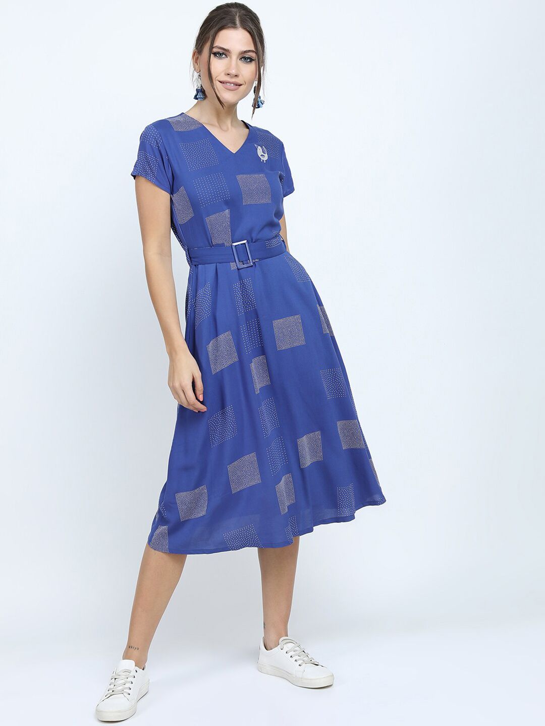 Vishudh Women Blue Abstract Printed Midi Dress Price in India