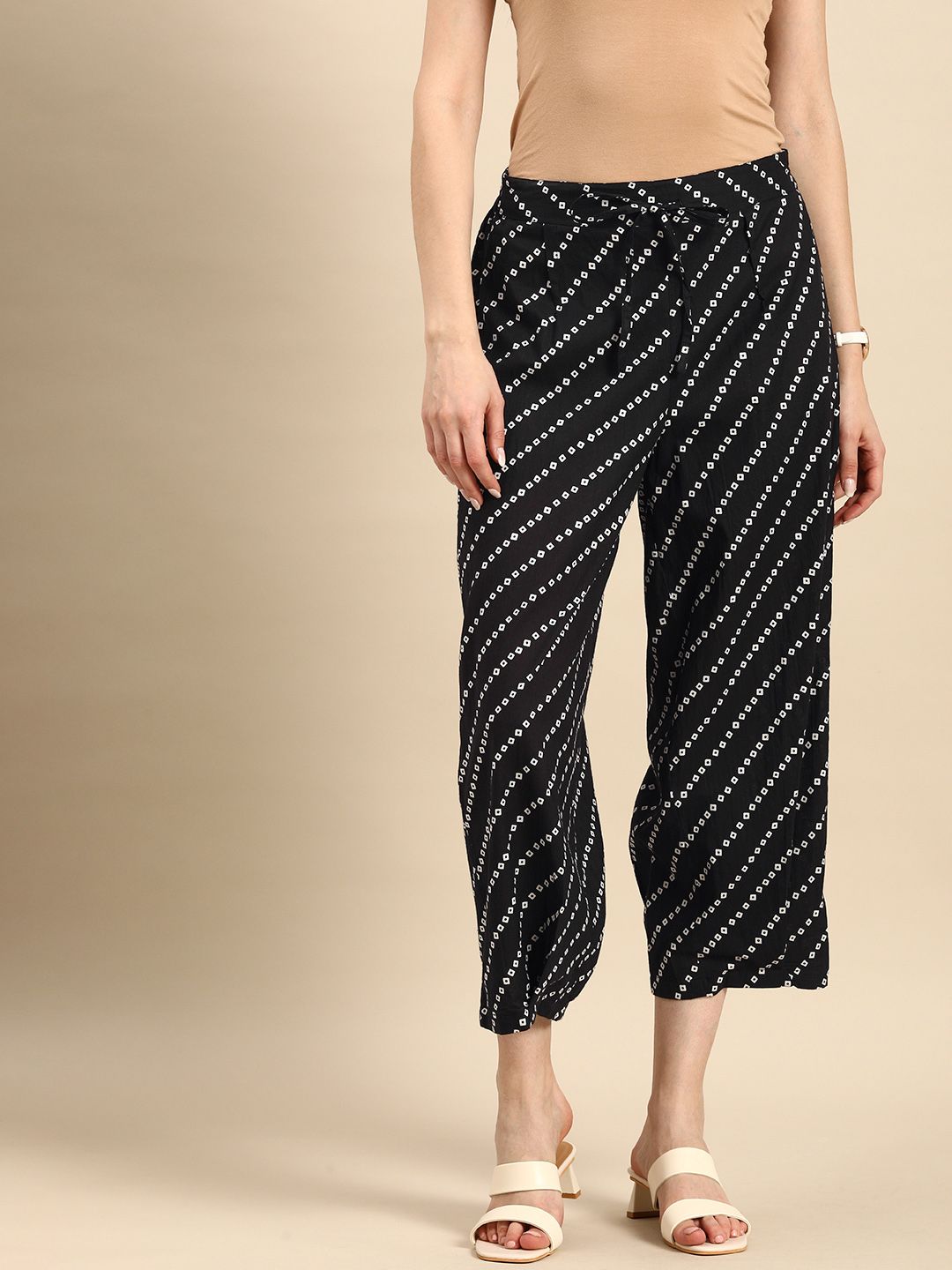 Anouk Women Black & White Printed Pure Cotton Cropped Trousers Price in India