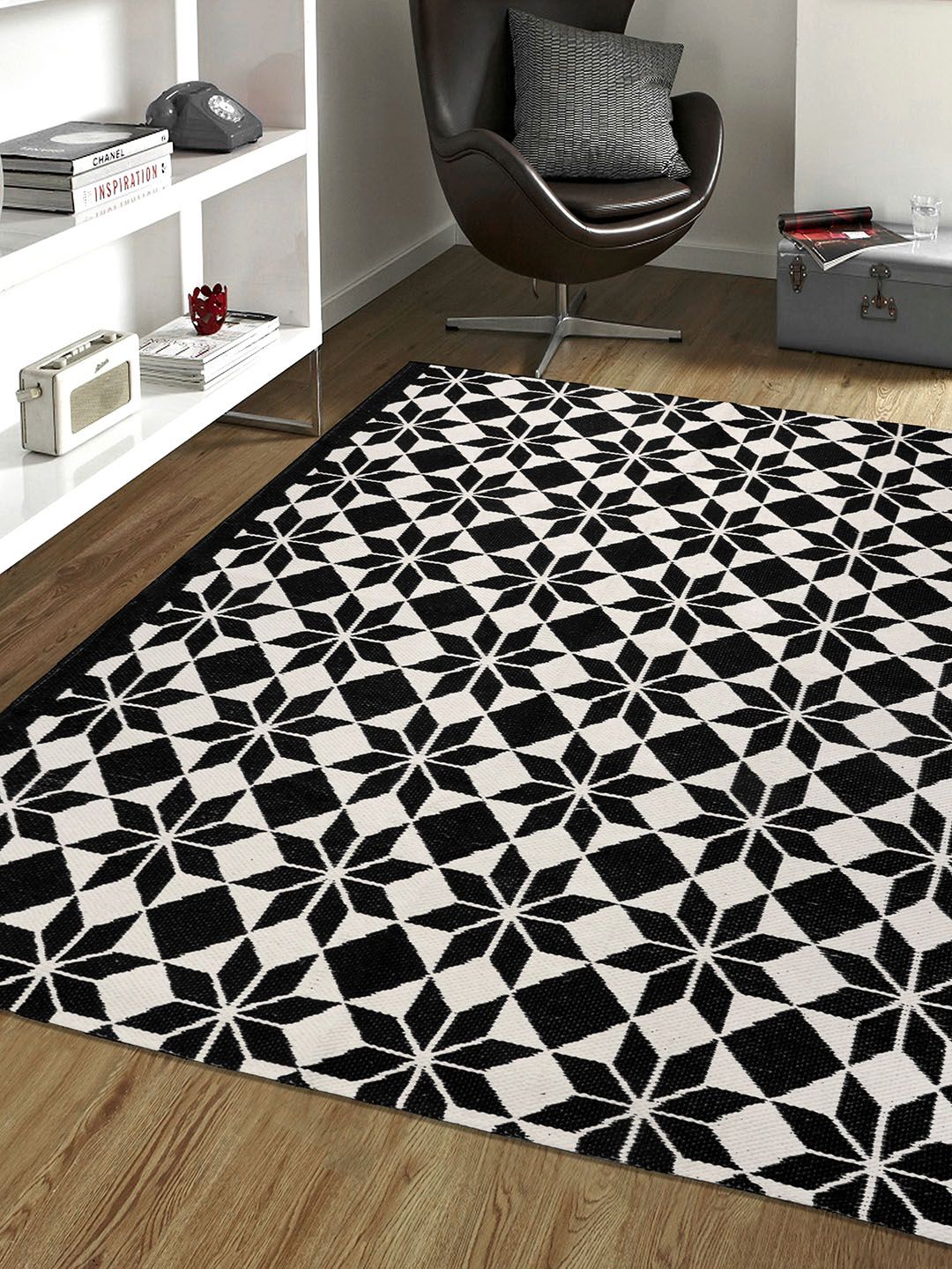 Saral Home Black & White Geometric Printed Rug Price in India