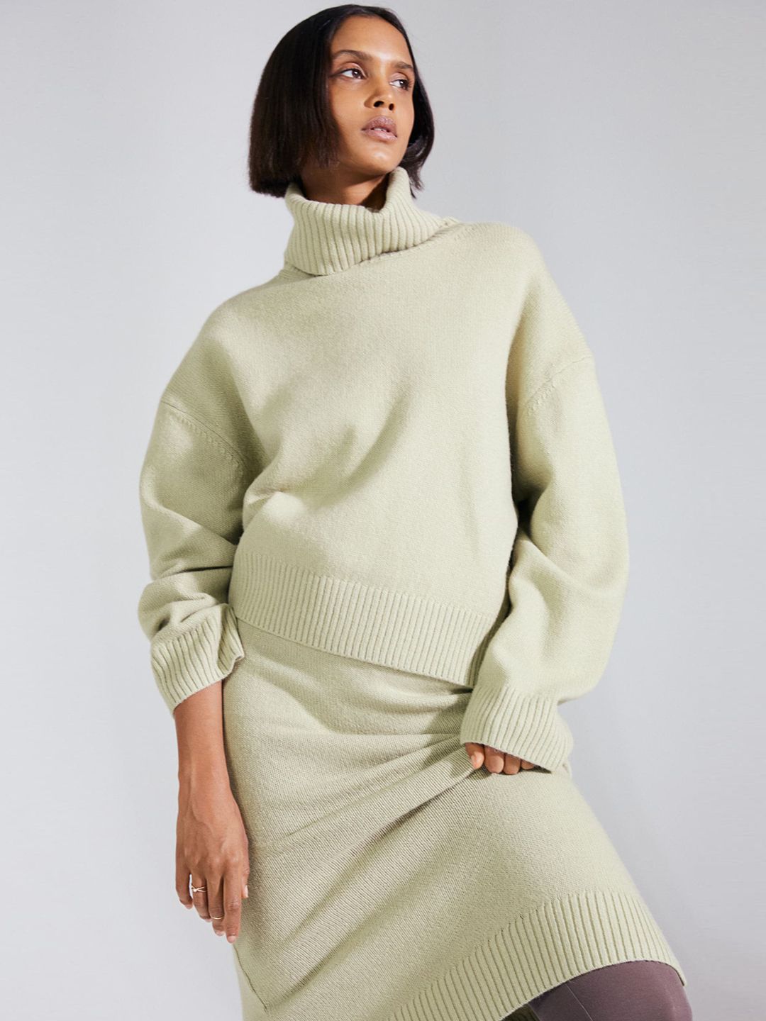 H&M Women Beige Knitted Slit-Hem Skirt
