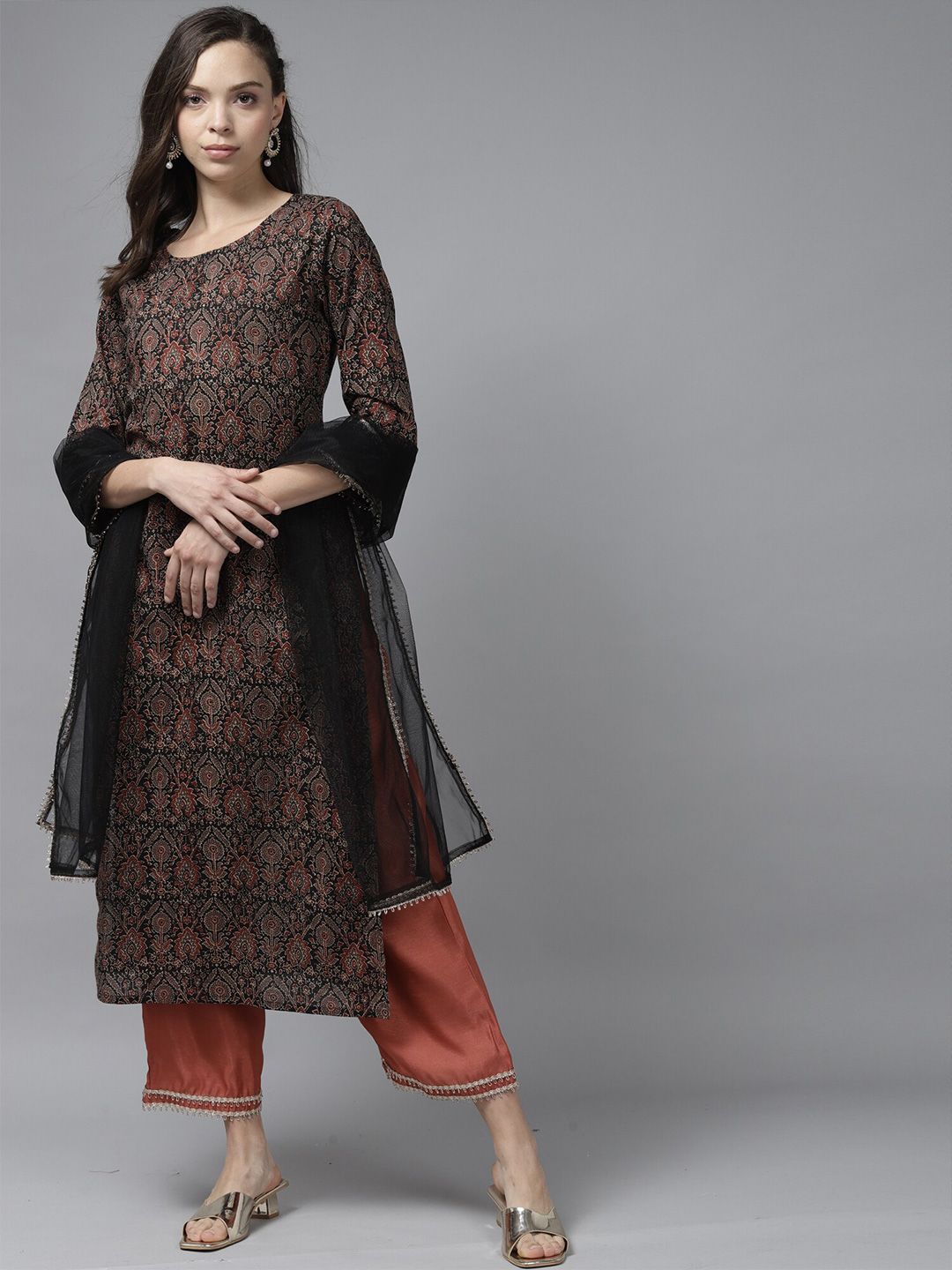 Indo Era Women Black & Gold-Toned Solid Dupatta