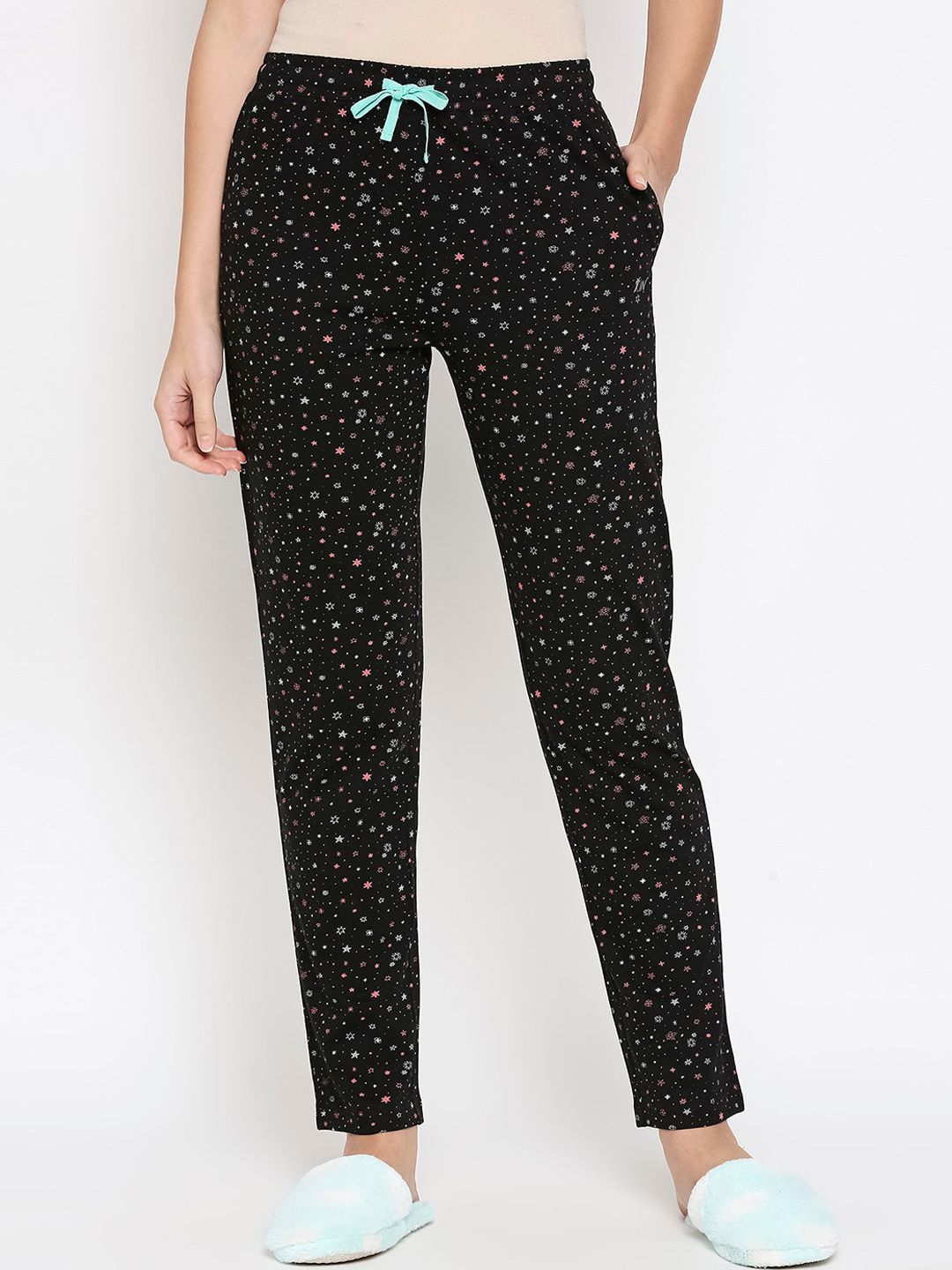 XIN Women Black & White Printed Pure Cotton Relaxed-Fit Lounge Pants Price in India