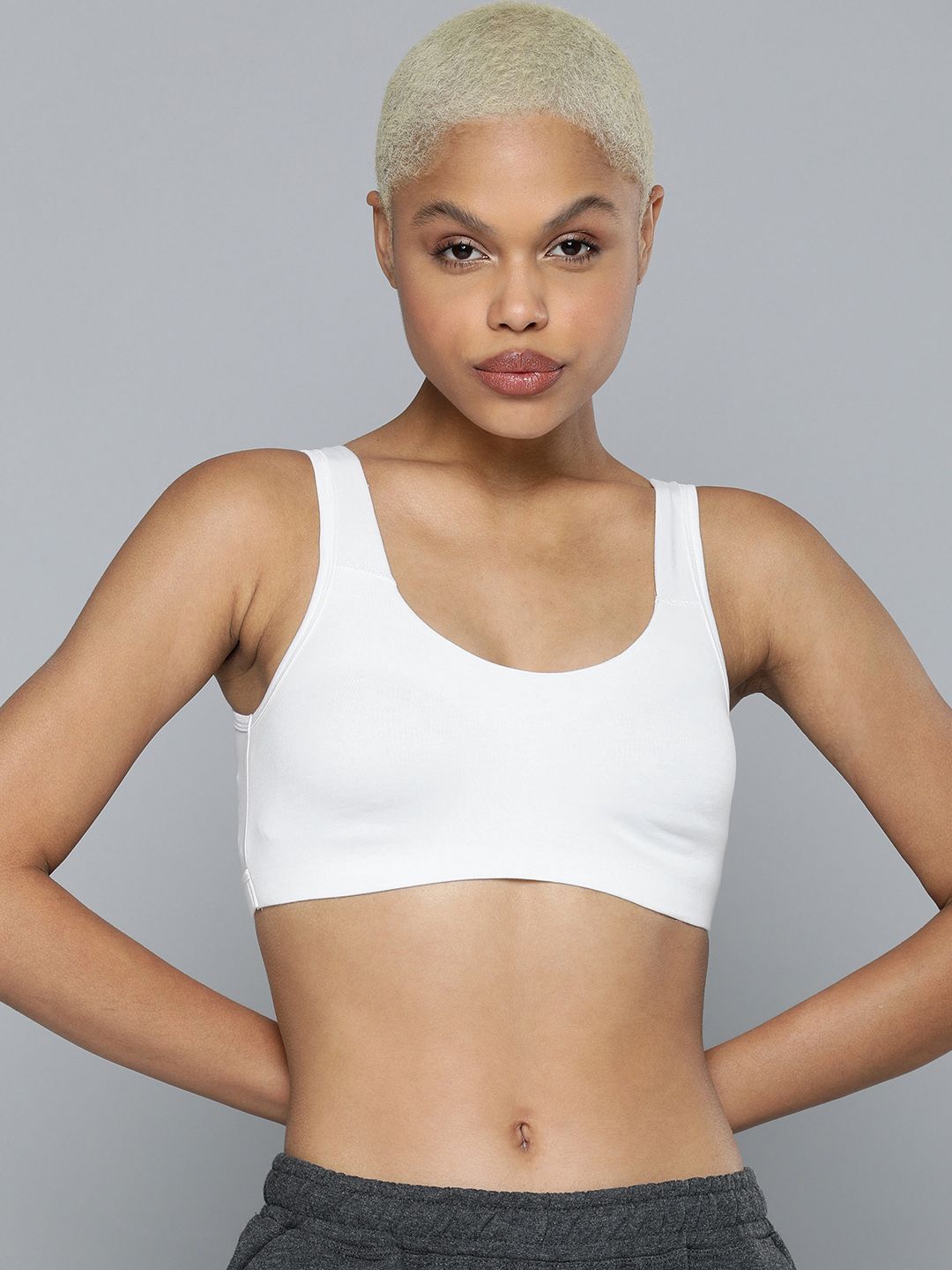 HRX By Hrithik Roshan Women Non Padded Non-Wired Low impact White Solid Sports Bra Price in India