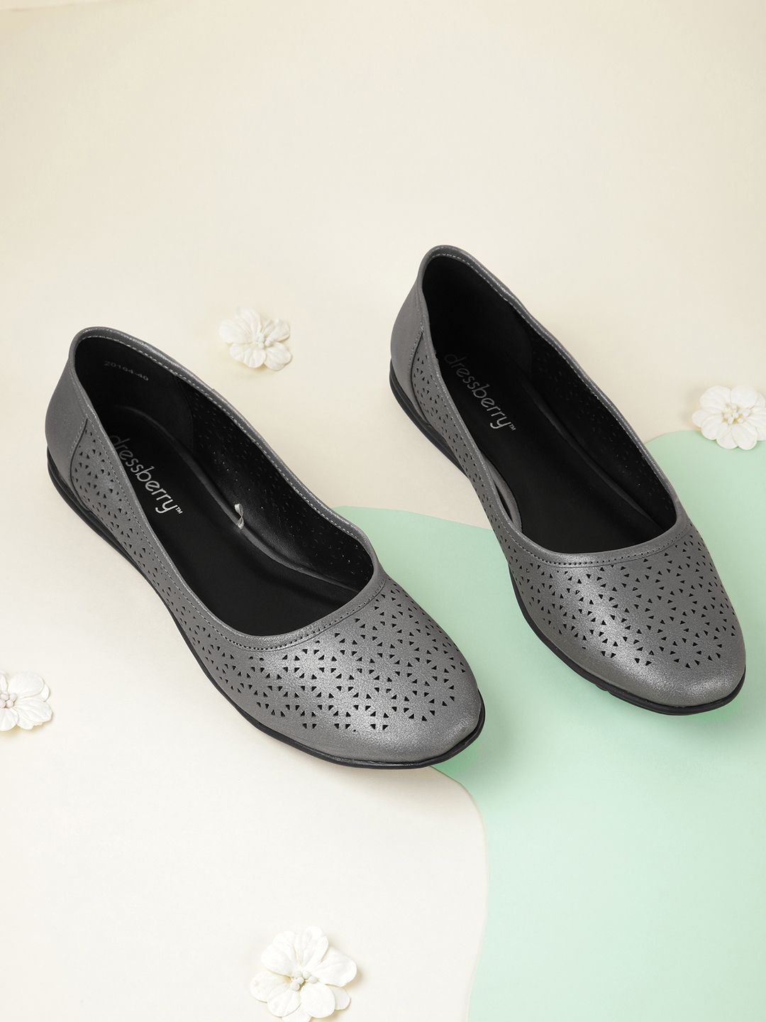 DressBerry Women Ballerinas with Laser Cut Detail