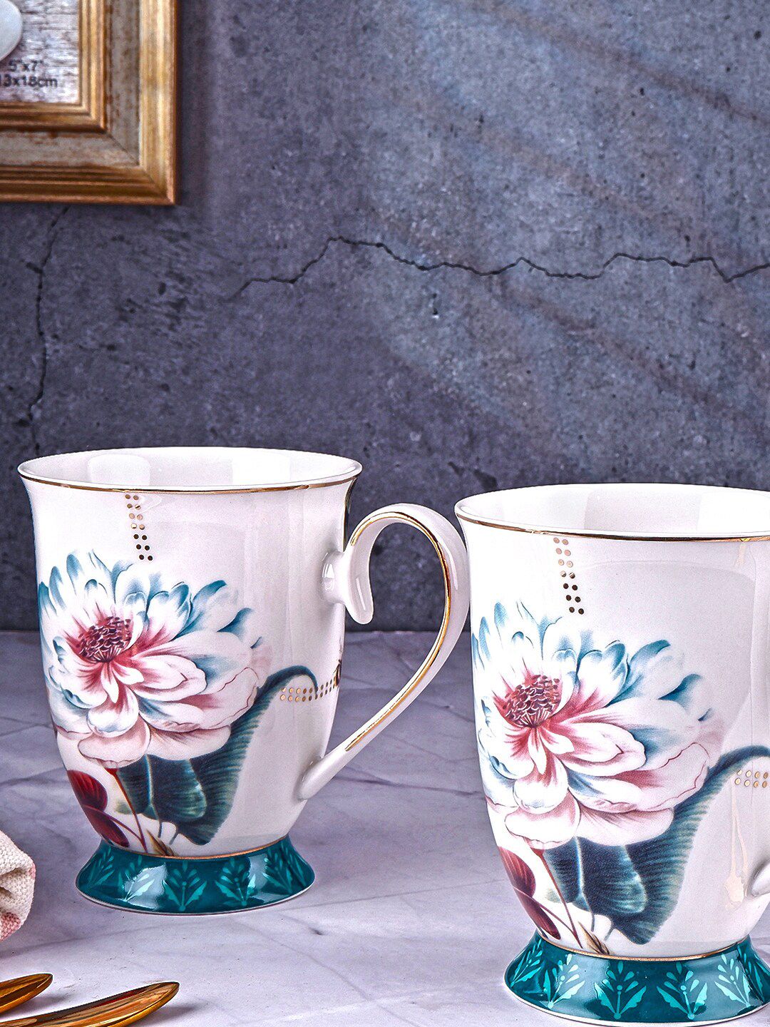 THE WHITE INK DECOR White & Blue  Set Of 2 Printed Ceramic Glossy Mugs Price in India