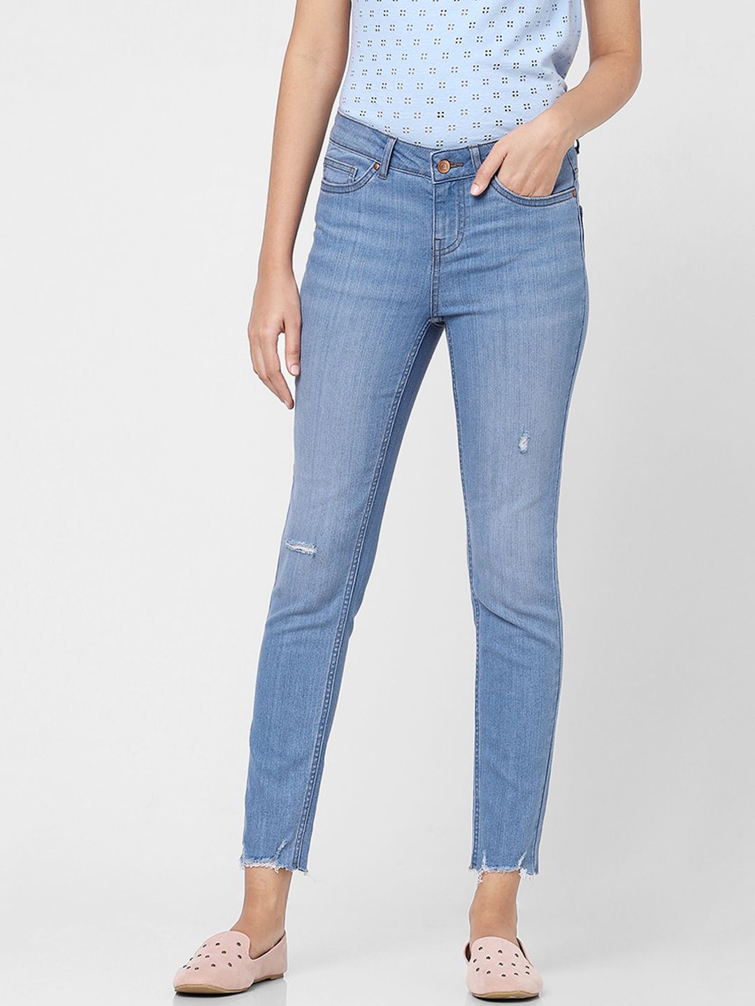 Vero Moda Women Blue Skinny Fit Mildly Distressed Light Fade Jeans Price in India