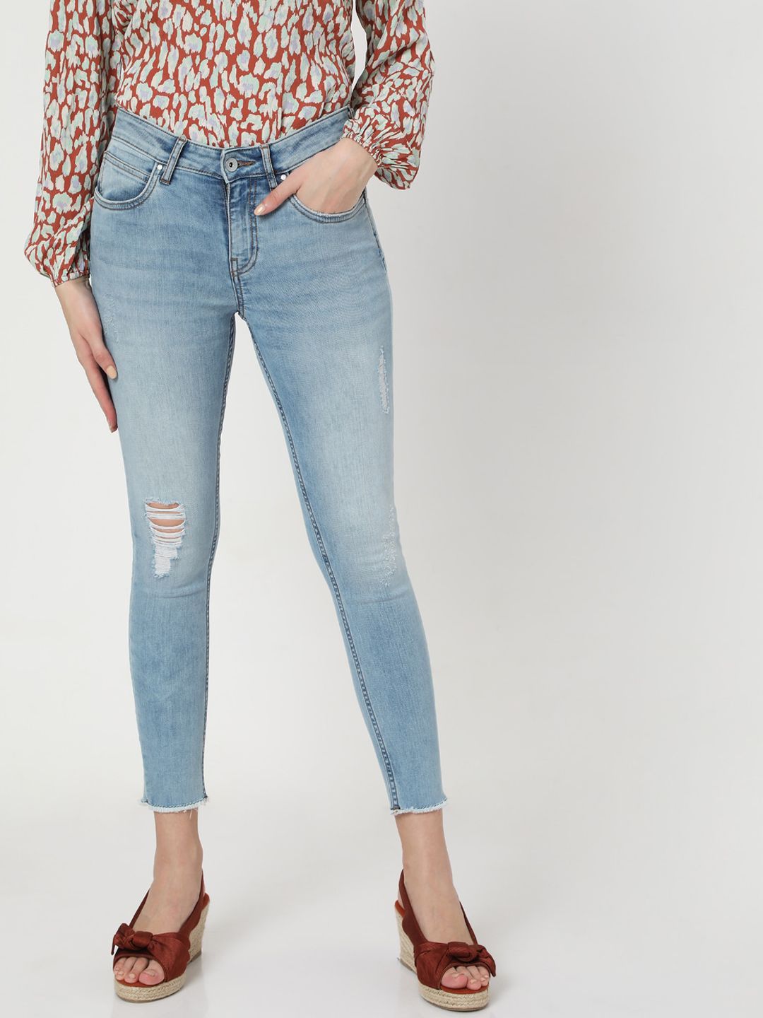 Vero Moda Women Blue Skinny Fit Mildly Distressed Light Fade Stretchable Jeans Price in India