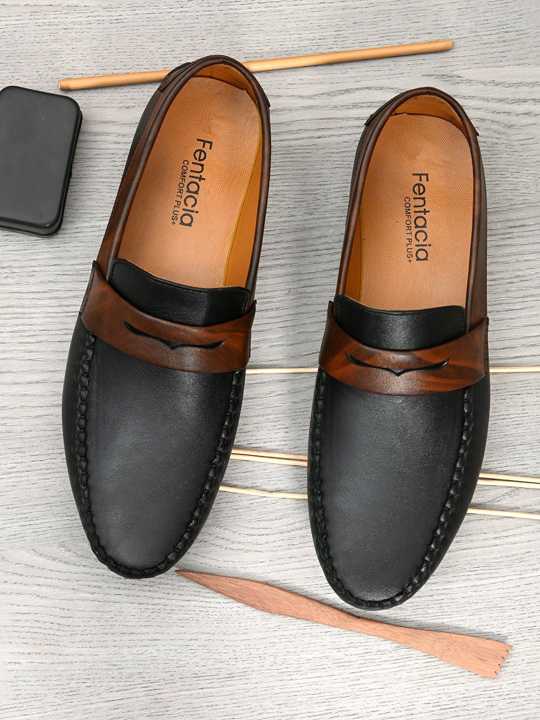 Fentacia Men Black Colourblocked Penny Loafers