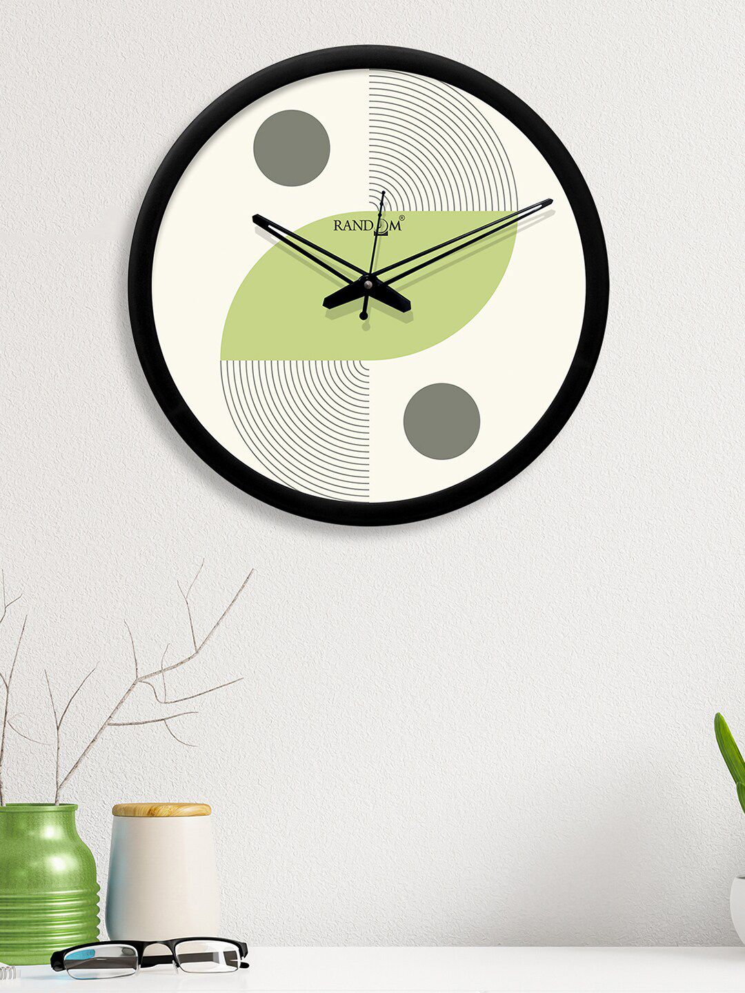 RANDOM Black & White Printed Contemporary Analogue Wall Clock Price in India