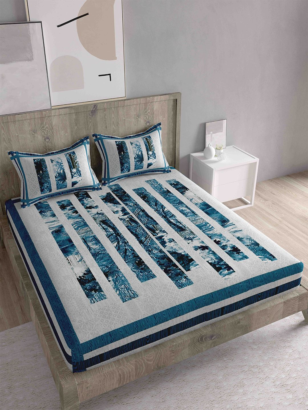 Spangle Blue & White Ethnic Motifs Cotton 260 TC King Bedsheet with 2 Pillow Covers Price in India