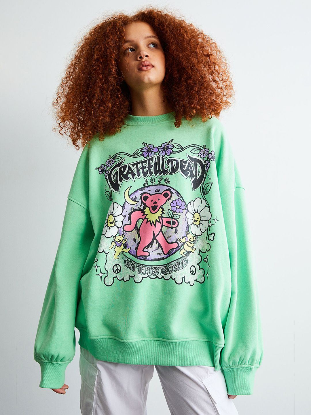 H&M Women Green Graphic Printed Oversized Sweatshirt Price in India