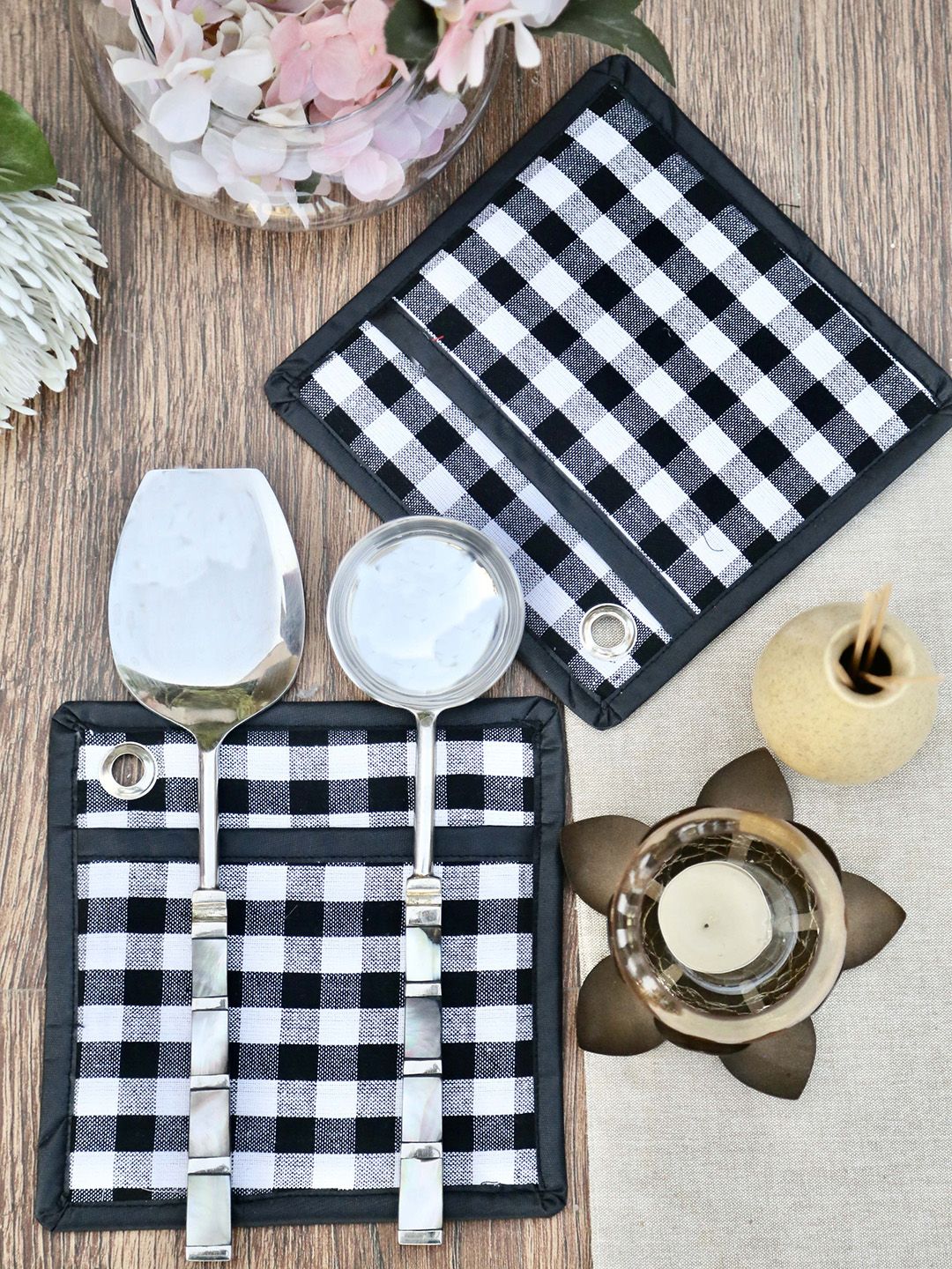 My Gift Booth Set of 2 White & Black Checked Pot Holder Price in India