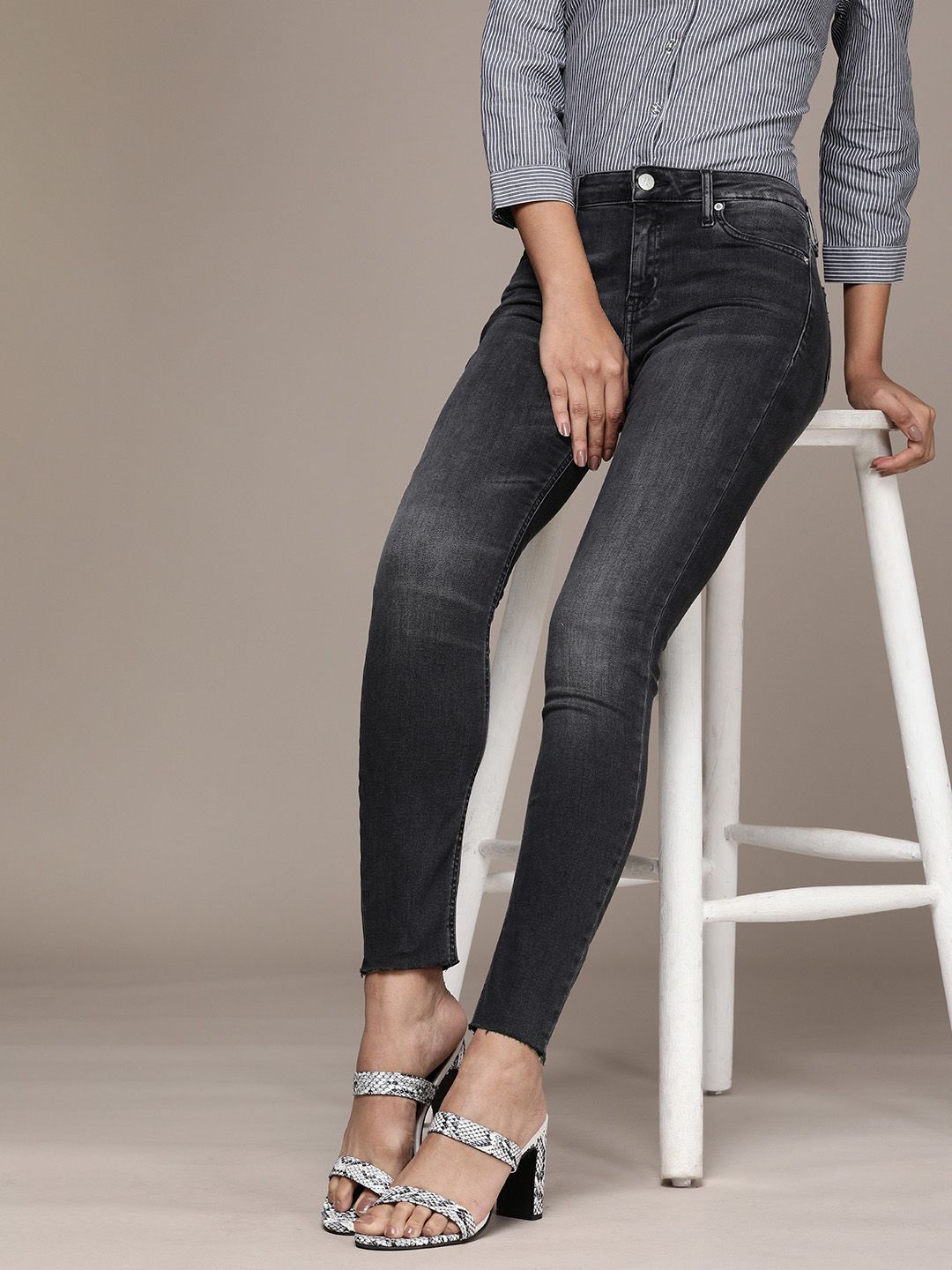 Calvin Klein Jeans Women Black Super Skinny Fit Light Fade Stretchable Casual Jeans Price in India