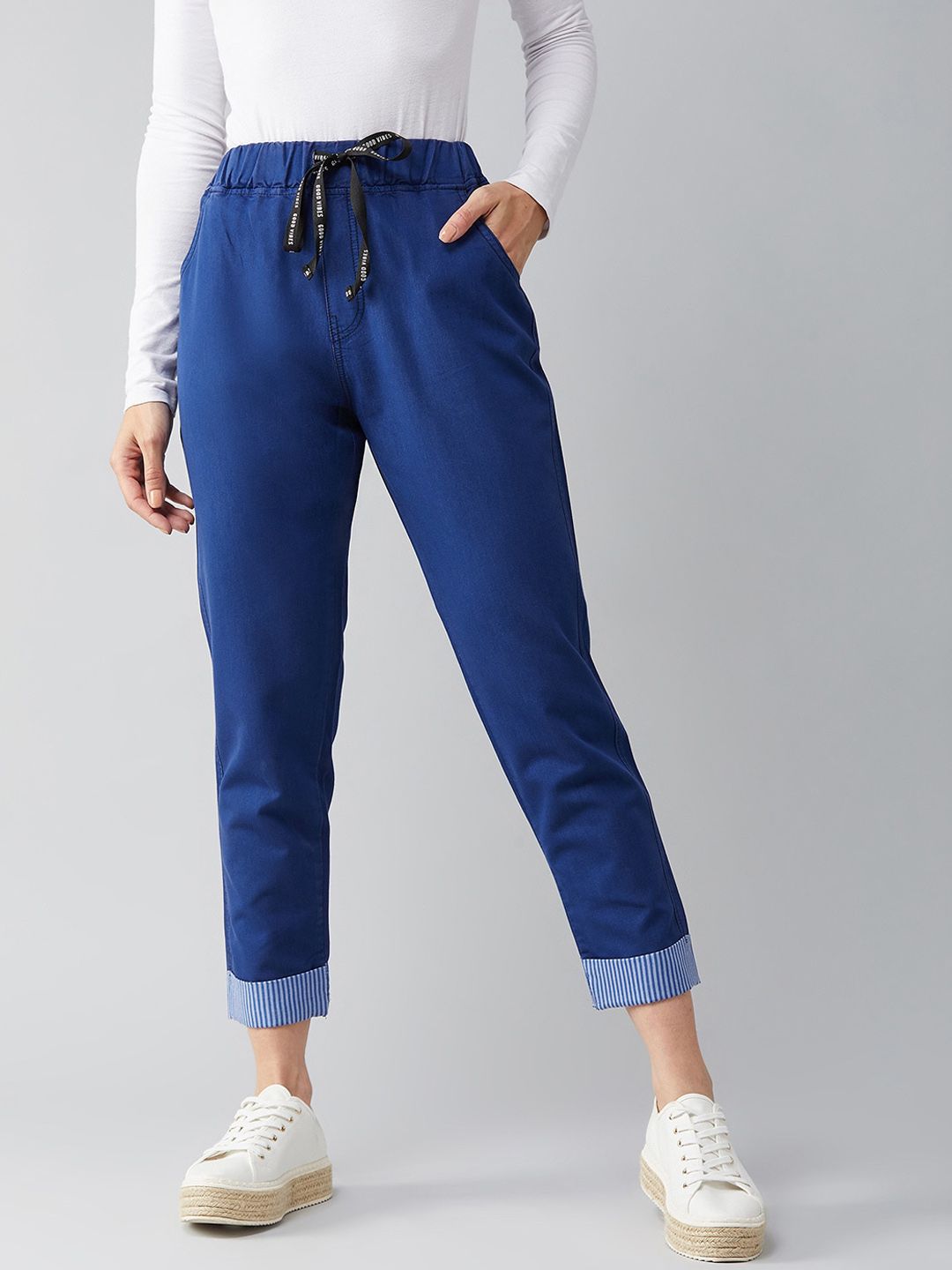 DOLCE CRUDO Women Navy Blue Cropped Jeans Price in India