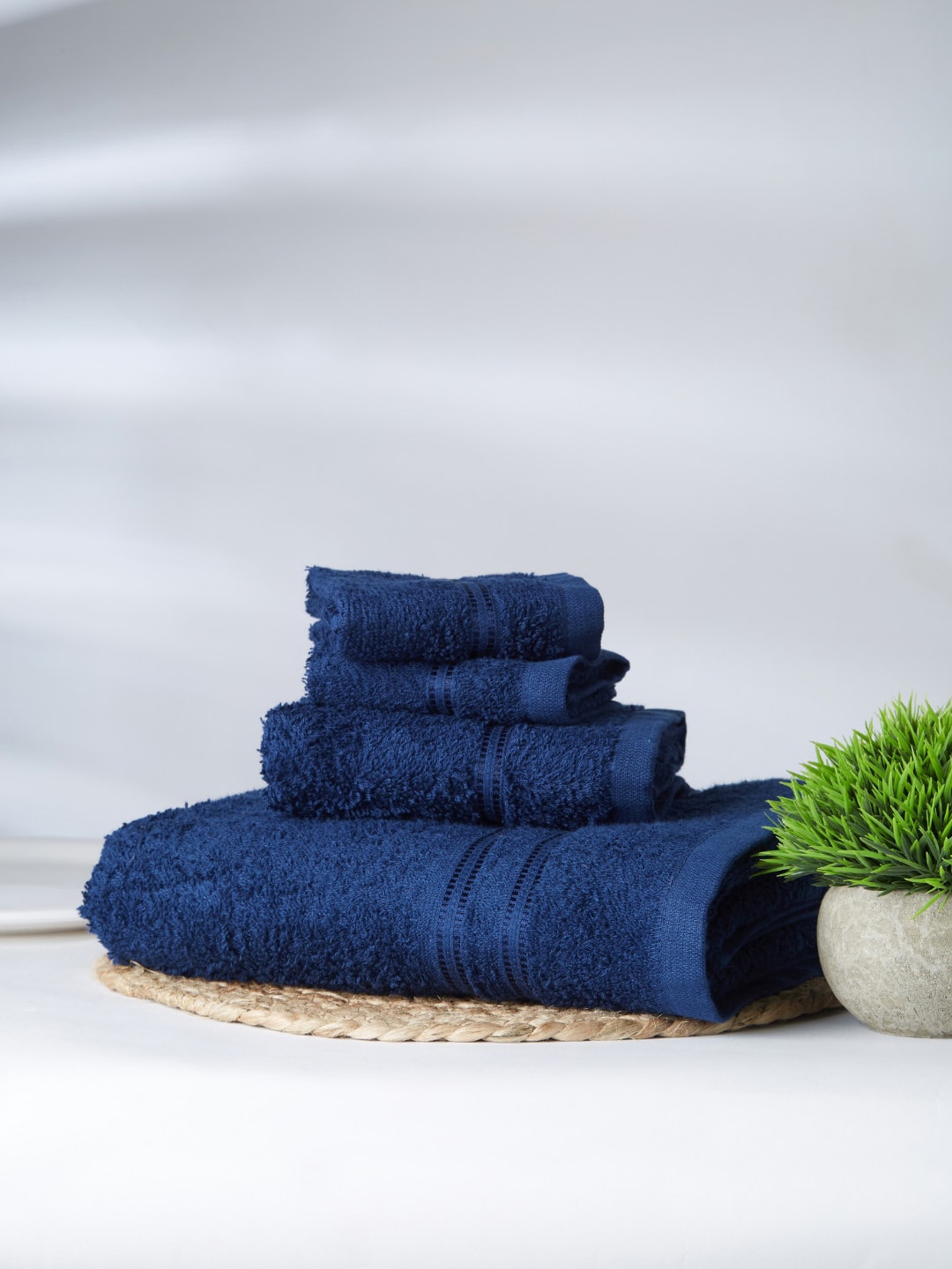 Welspun Blue Set Of 3 Solid 380 GSM Pure Cotton Towel Set Price in India