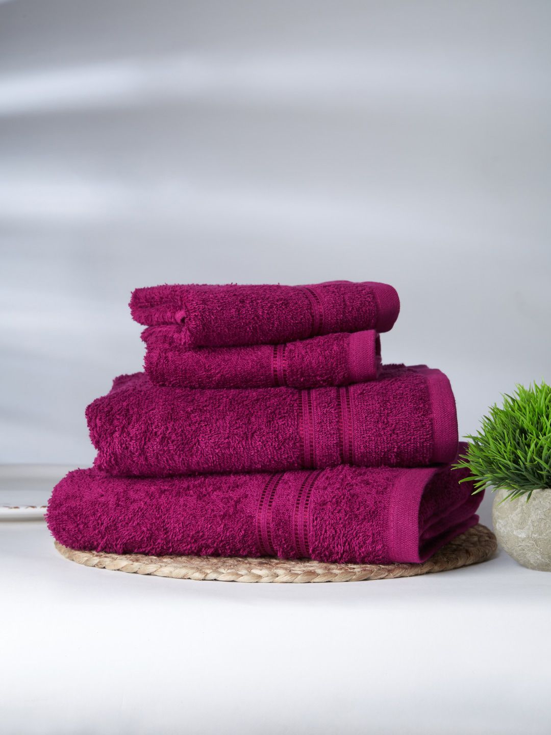 Welspun Magenta Set Of 3 Solid 380 GSM Pure Cotton Towel Set Price in India