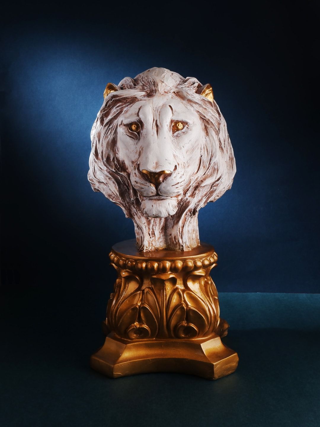 THE WHITE INK DECOR Silver & Gold Antique Fengshui Lion Showpiece Price in India