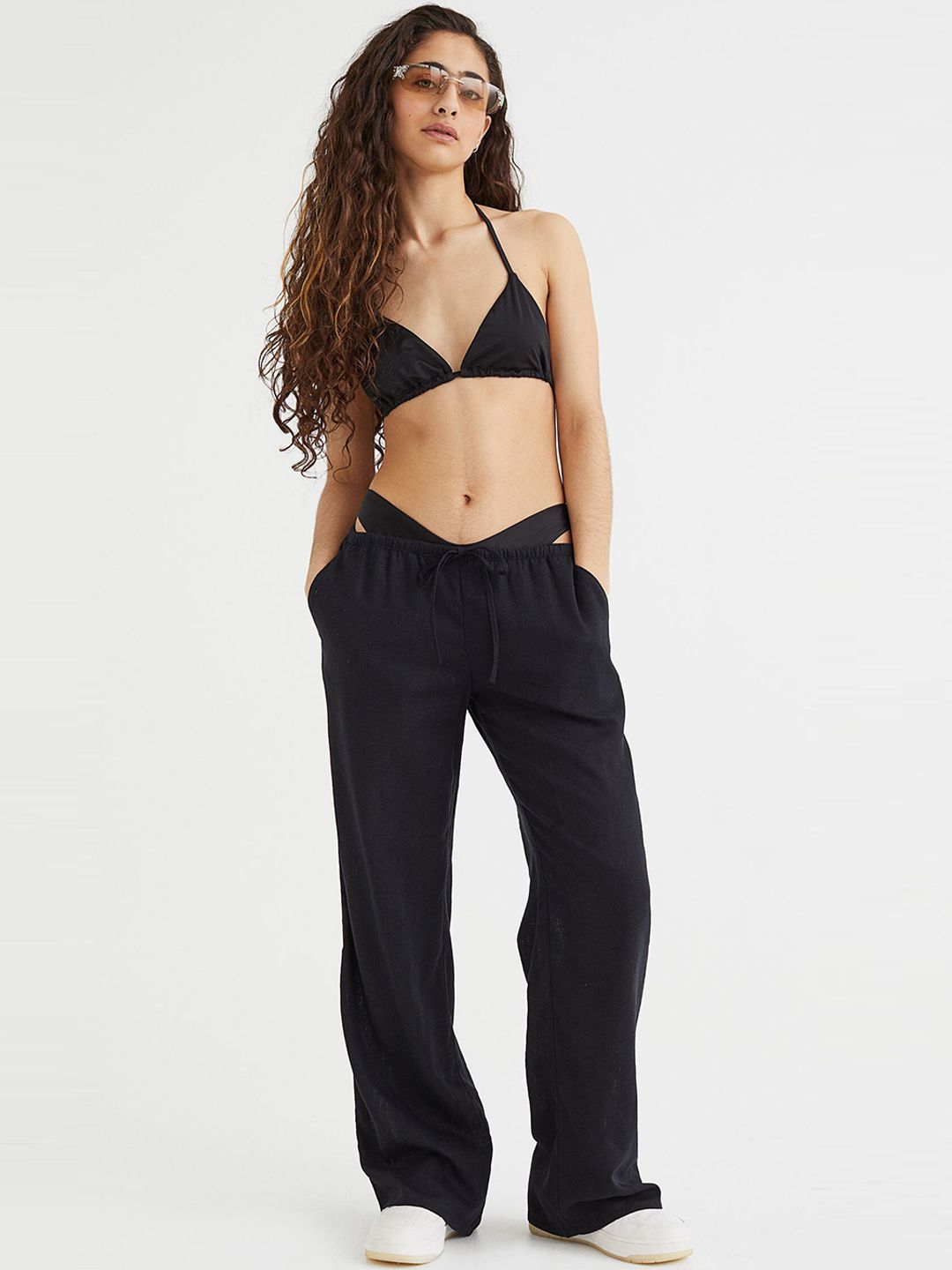 H&M Women Black Wide Trousers Price in India
