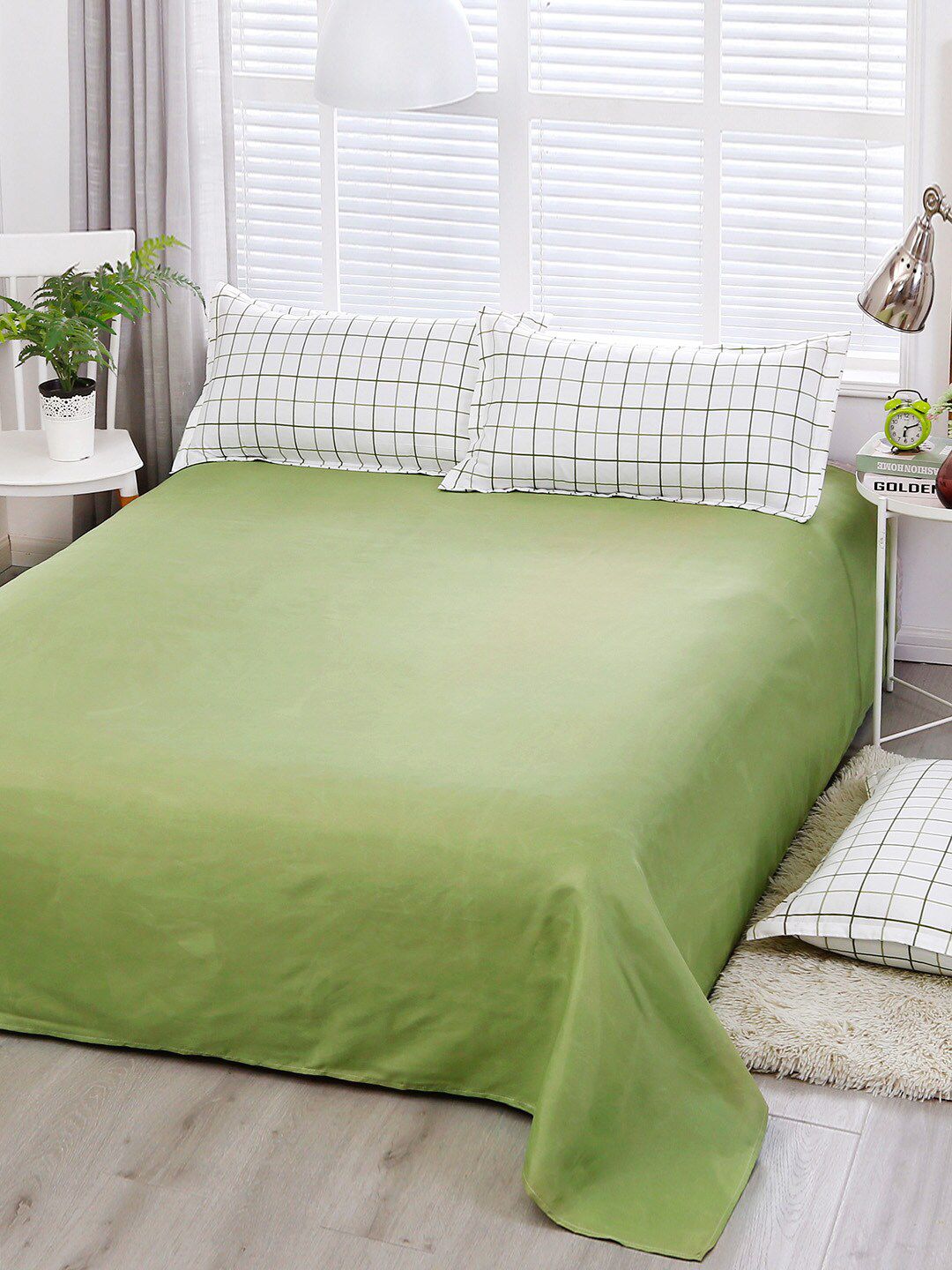 JC Collection White & Green Solid Single Bedding Set With Quilt Price in India