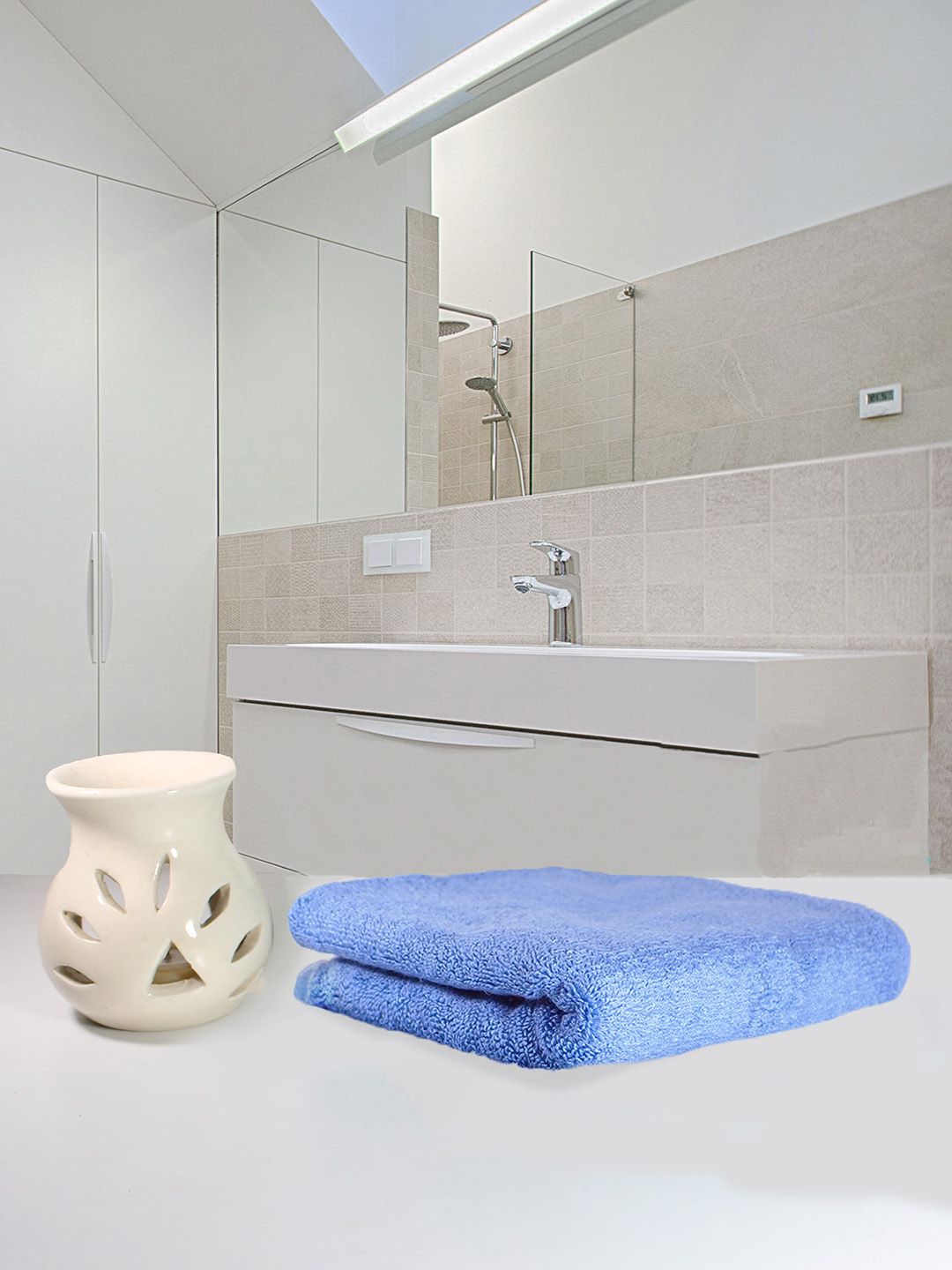 Heelium Blue Solid 600 GSM Bamboo Hand Towel Price in India