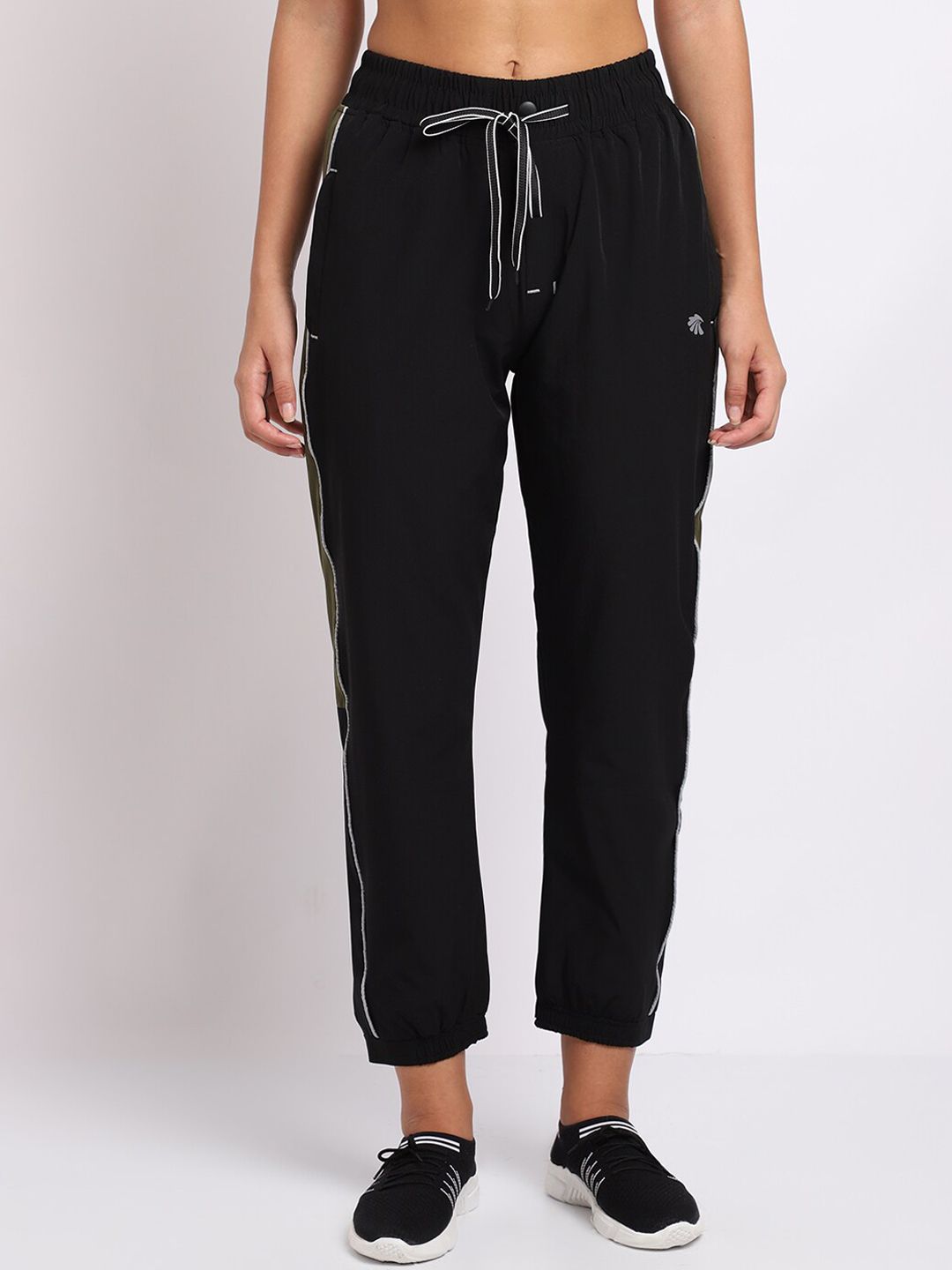 Gallus Women Black Solid Joggers Price in India