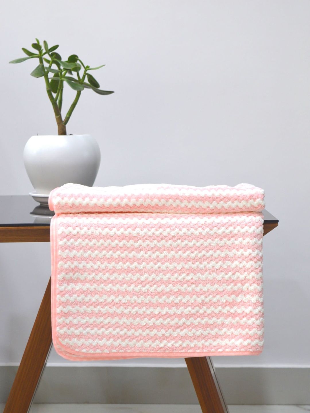 Tranquil square Pink & White Zig Zag Striped 650 GSM Cotton Rectangular Bath Towels Price in India