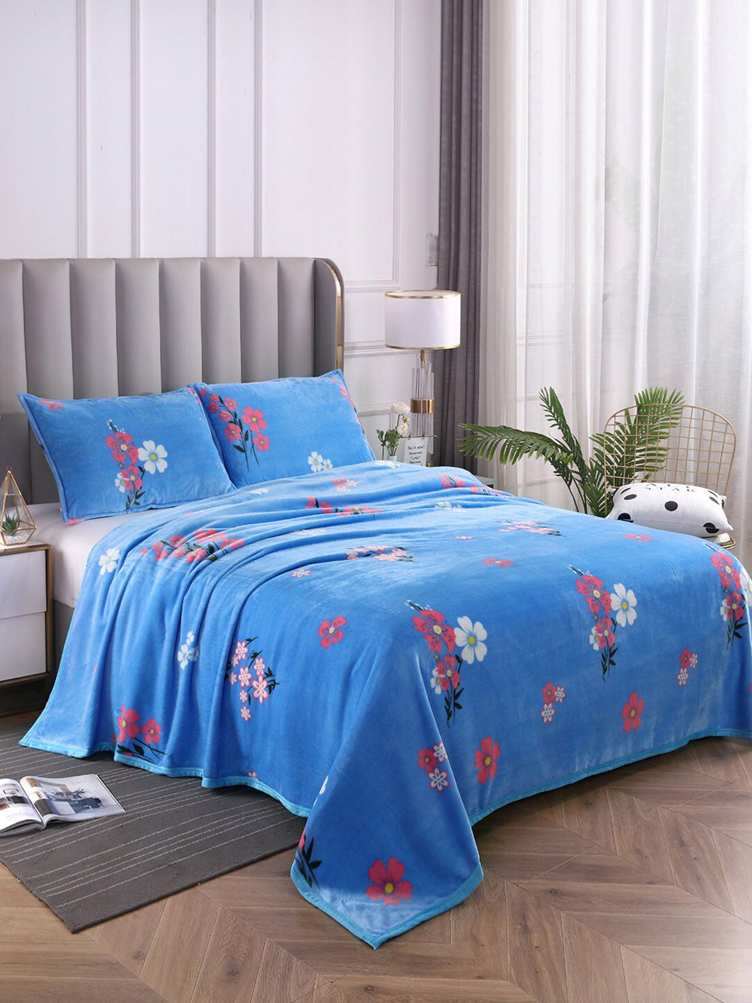 JC Collection Blue & White Floral Summer 300 GSM Double Bed Blanket Price in India