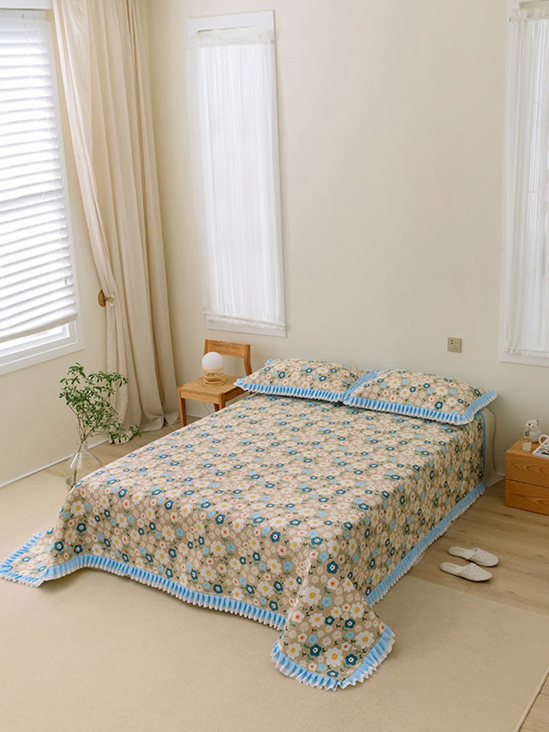 JC Collection Beige & Blue Floral Printed Cotton Double Bed Bed Covers Price in India