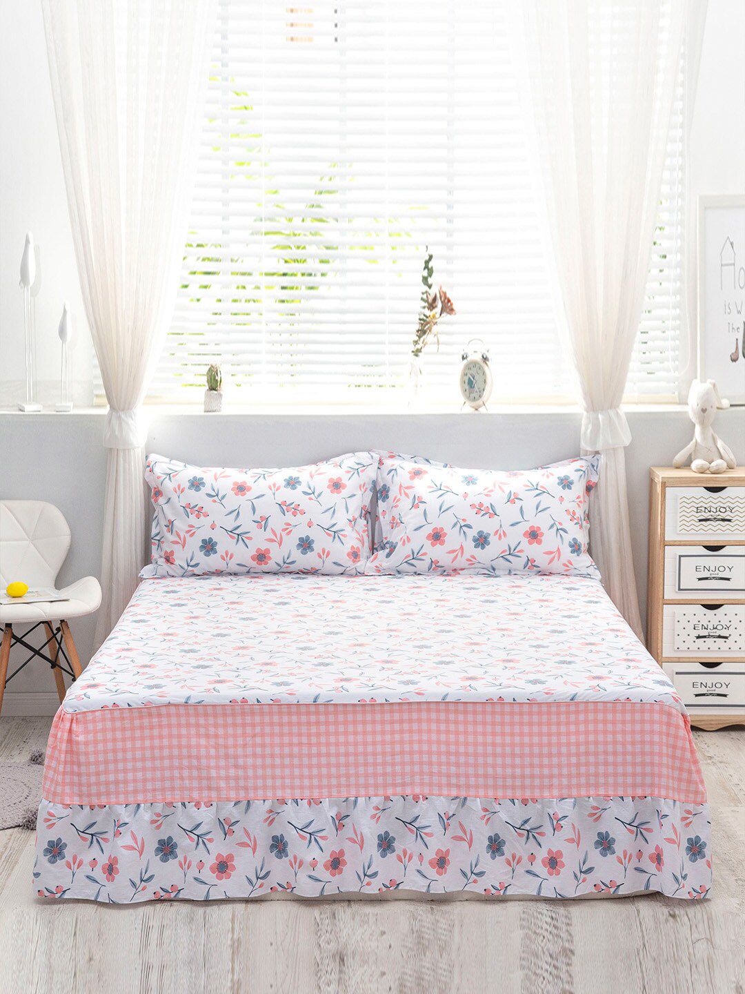 JC Collection White & Pink Printed Pure Cotton Double King Bed Cover With Pillow Covers Price in India