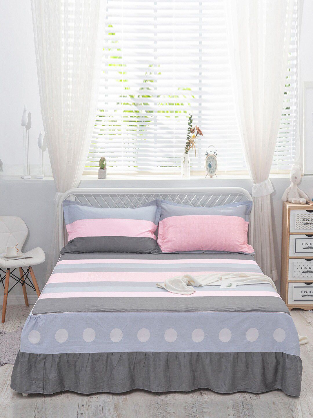 JC Collection Grey Pink & Blue Printed Double Queen Bed Cover With 2 Pillow Covers Price in India