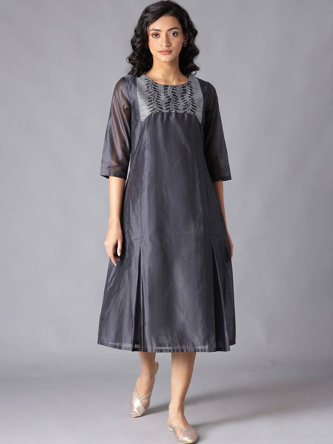 W Women Grey & White Embroidered Thread Work Kurta Price in India