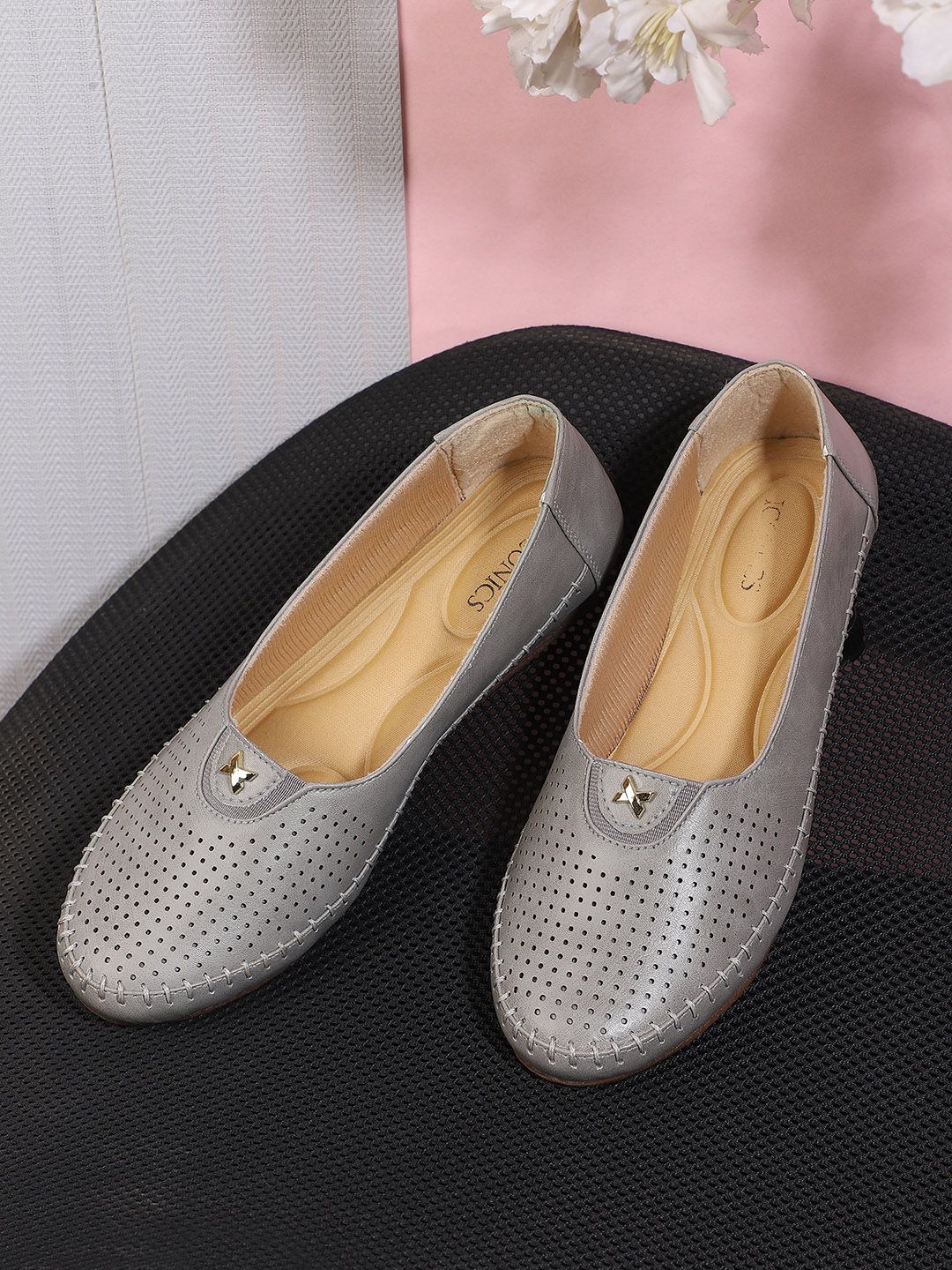 ICONICS Women Grey Ballerinas Textured Flats